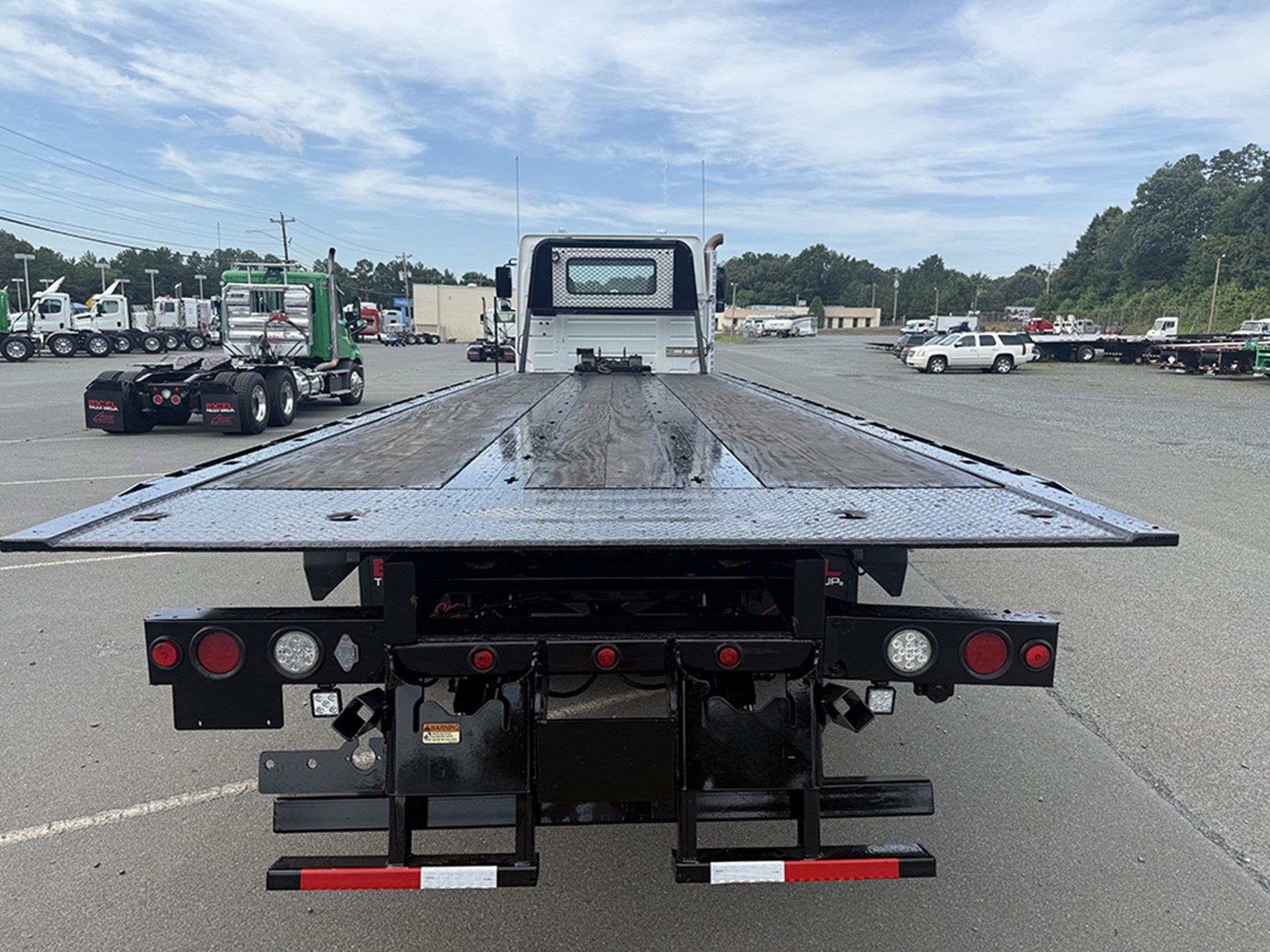 2016 Volvo VHD 2016 Volvo VHD - image 5 of 6