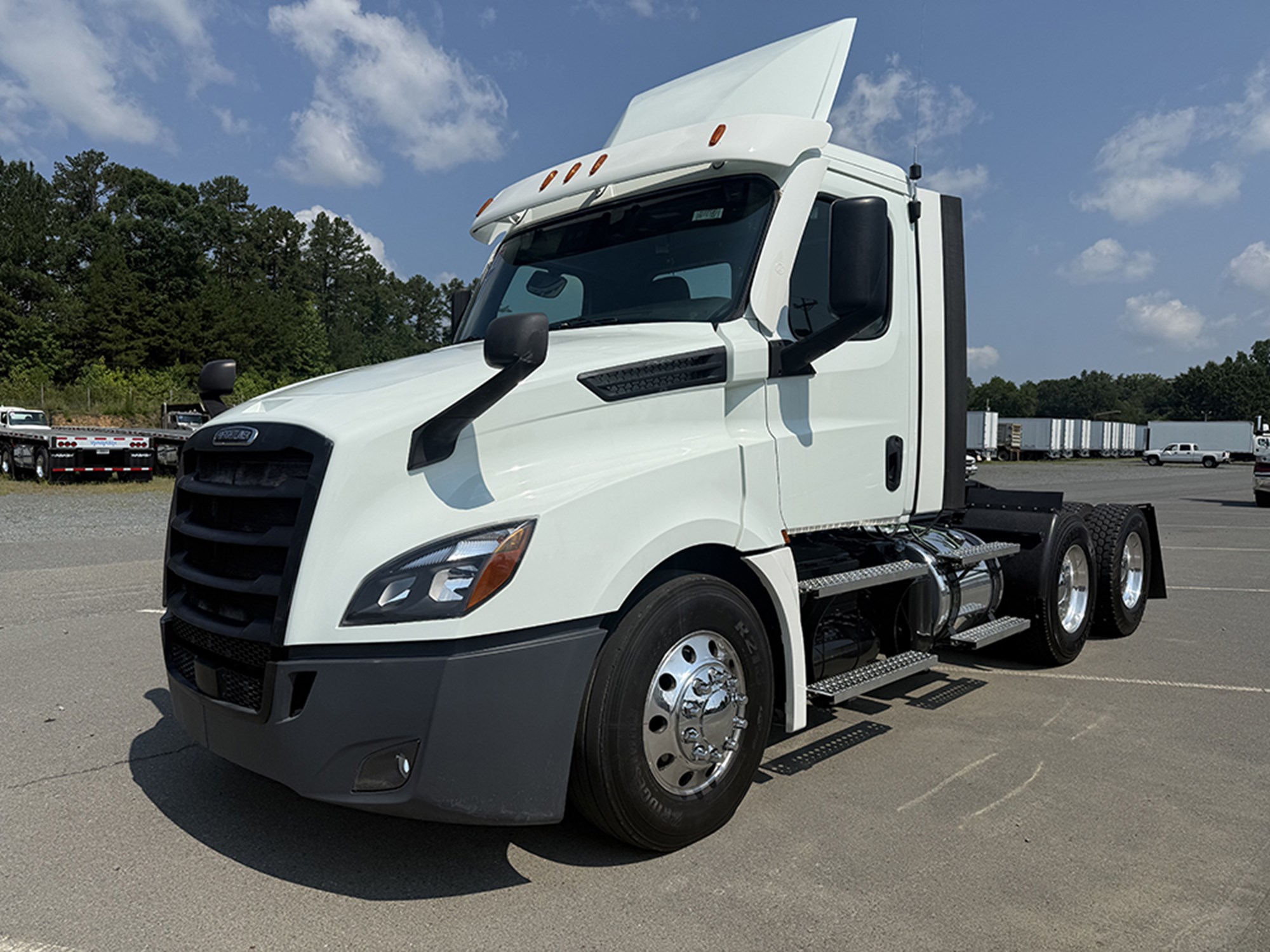2020 Freightliner Cascadia 126 2020 Freightliner Cascadia 126 - image 1 of 6