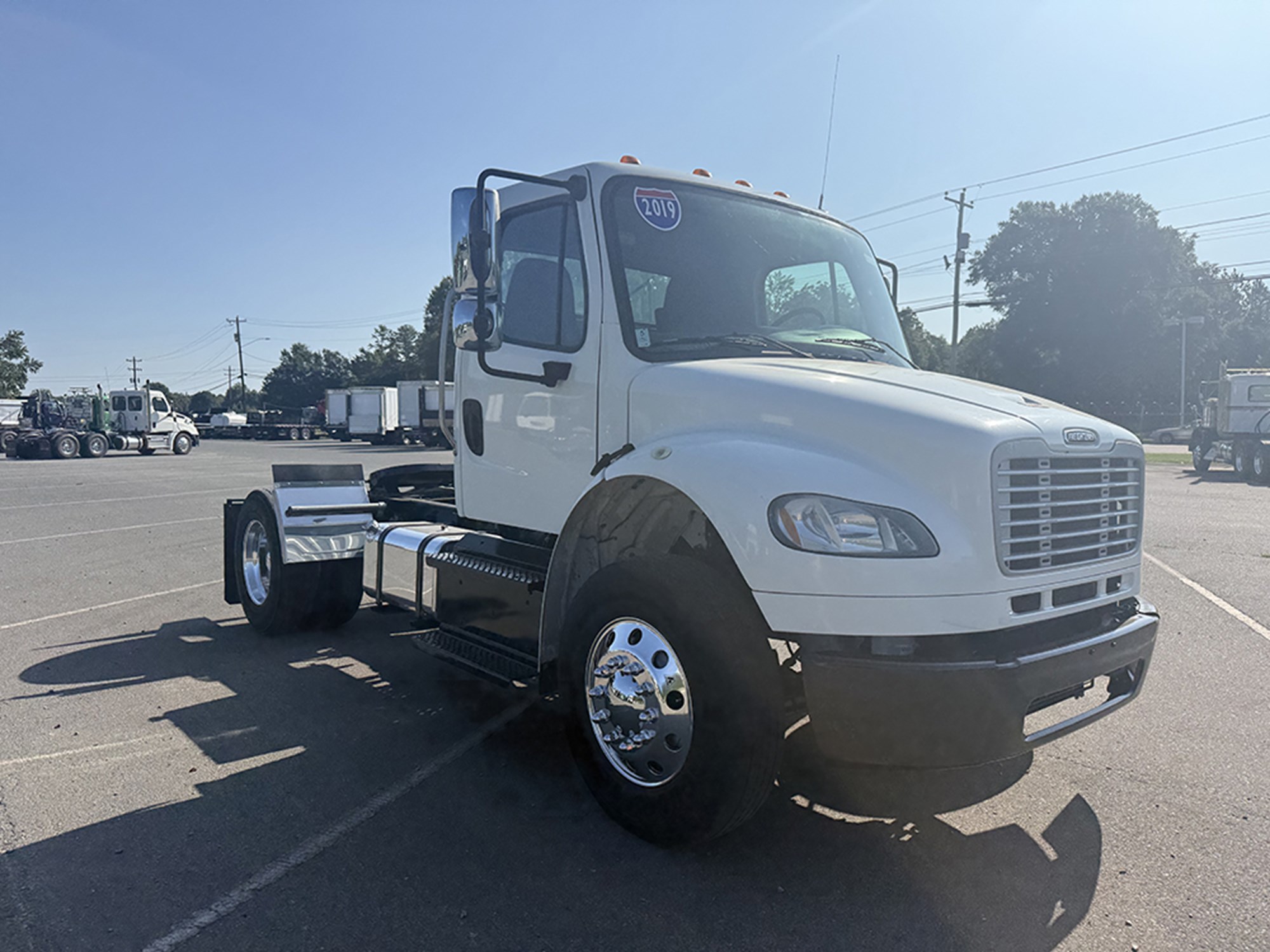 2019 Freightliner eM2 — photo 2