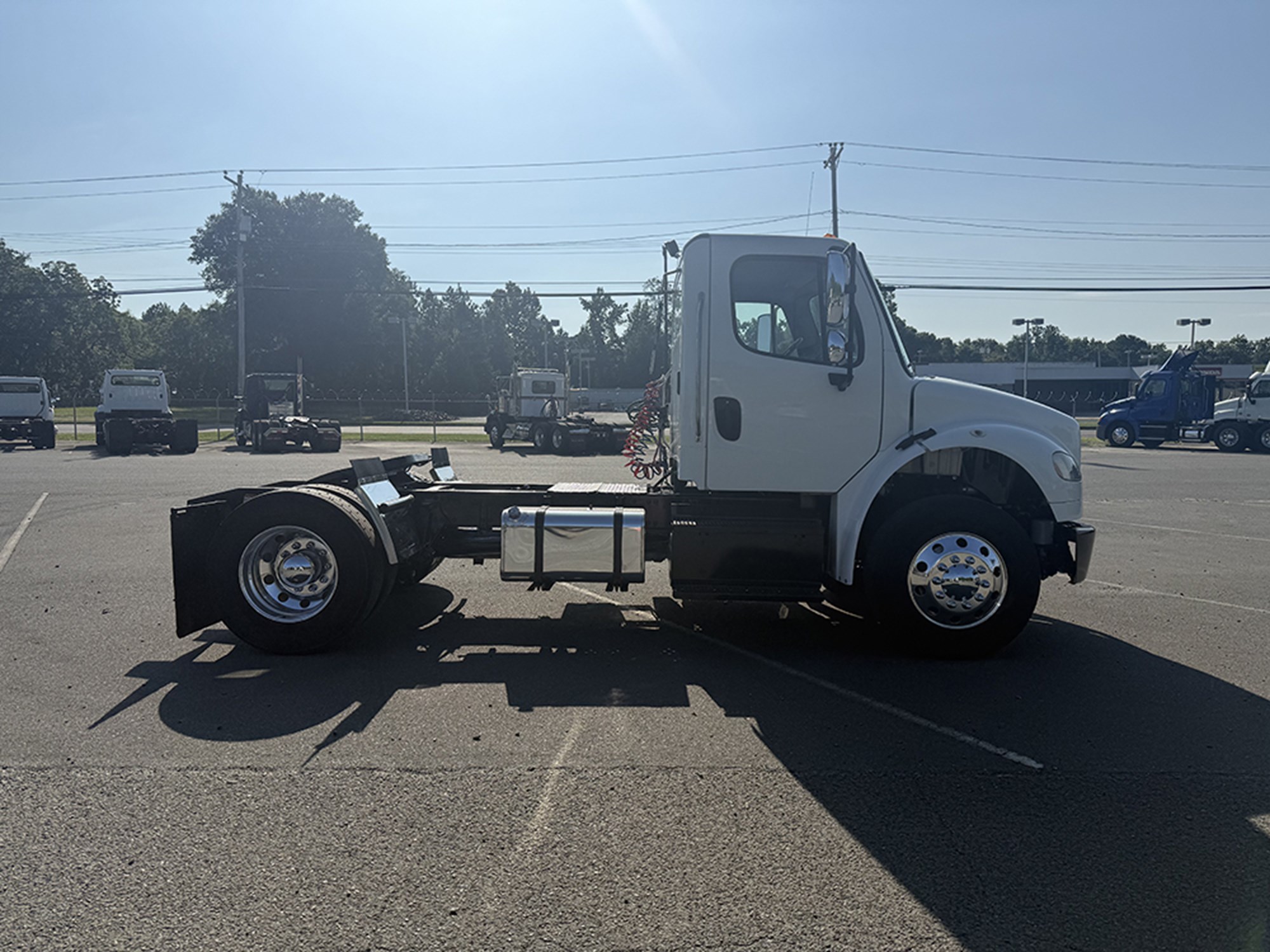 2019 Freightliner eM2 — photo 3