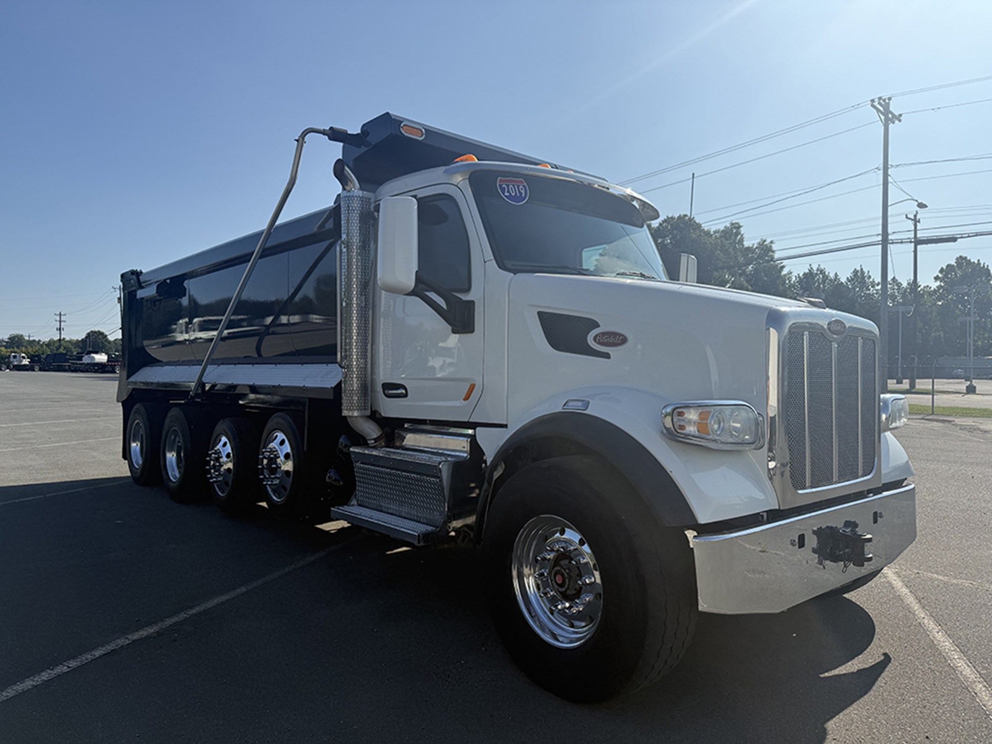 2019 Peterbilt 567 2019 Peterbilt 567 - image 2 of 6