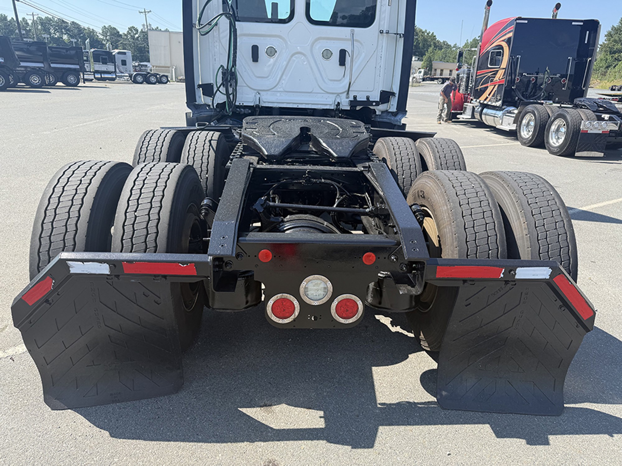 2020 Freightliner Cascadia 126 2020 Freightliner Cascadia 126 - image 5 of 6