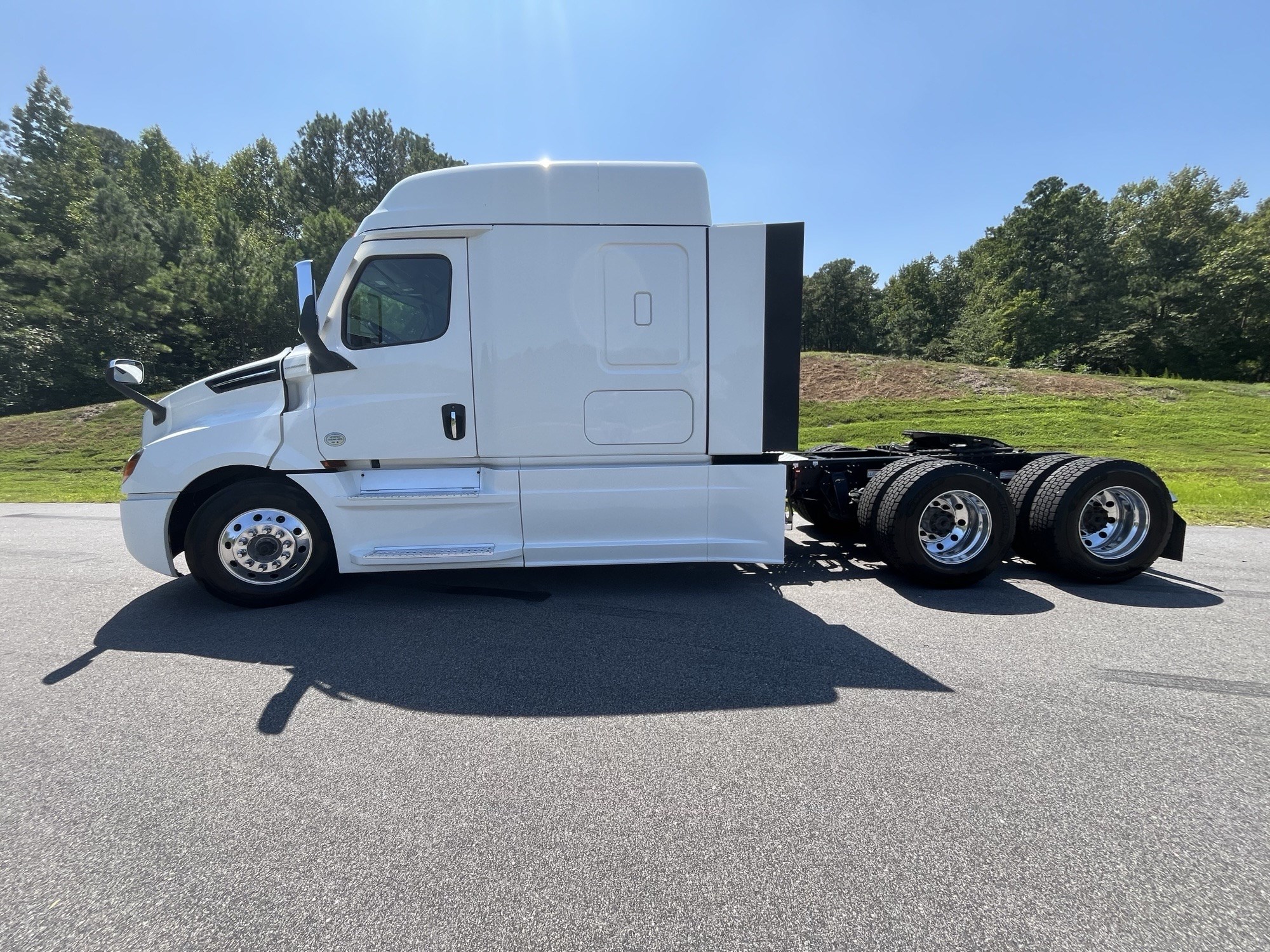 2023 Freightliner CA126 2023 Freightliner CA126 - image 2 of 6