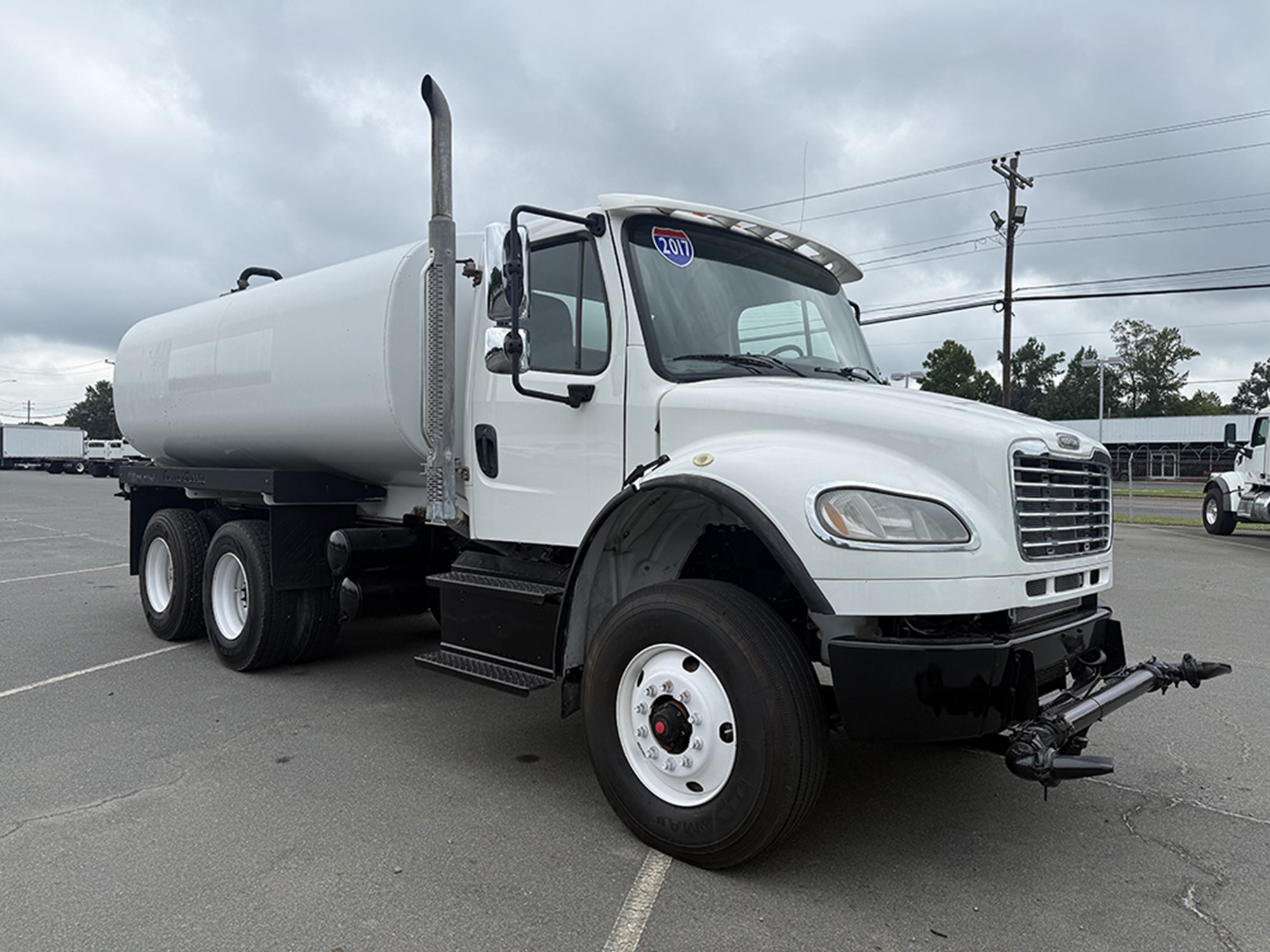 2017 Freightliner eM2 — photo 2