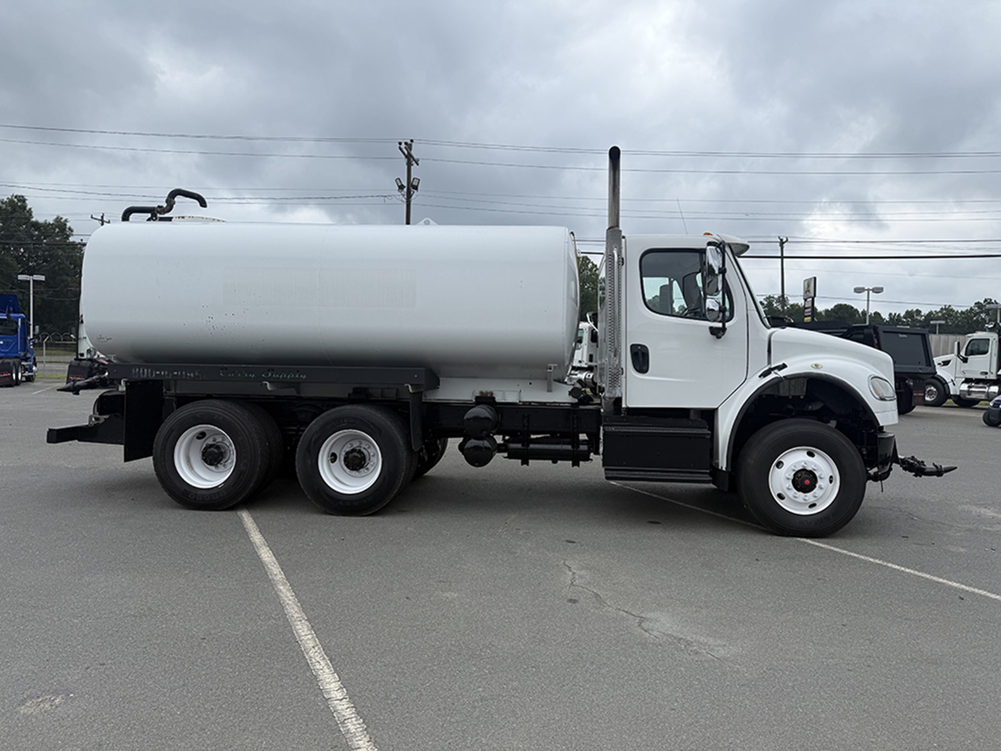 2017 Freightliner eM2 — photo 3