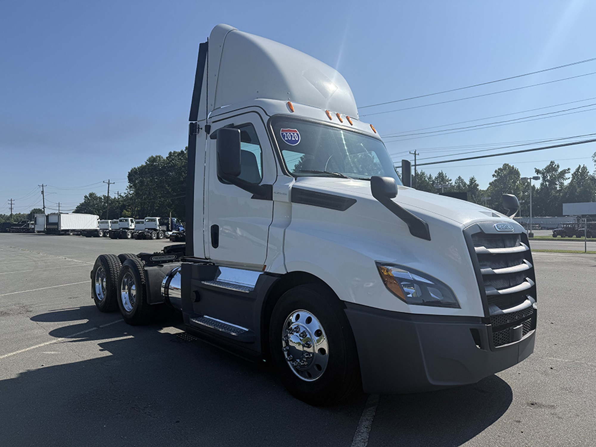 2020 Freightliner Cascadia — photo 2