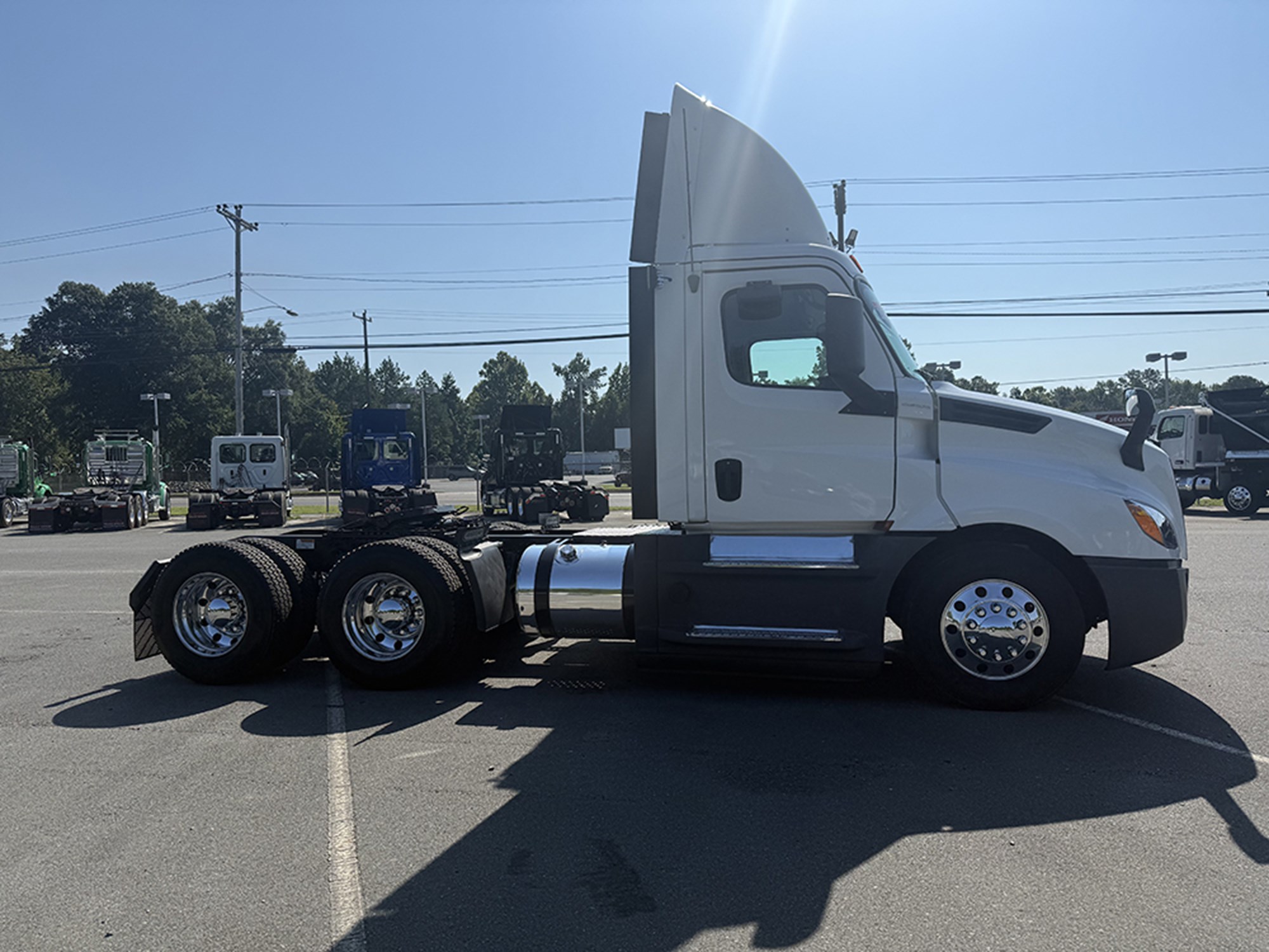 2020 Freightliner Cascadia — photo 3