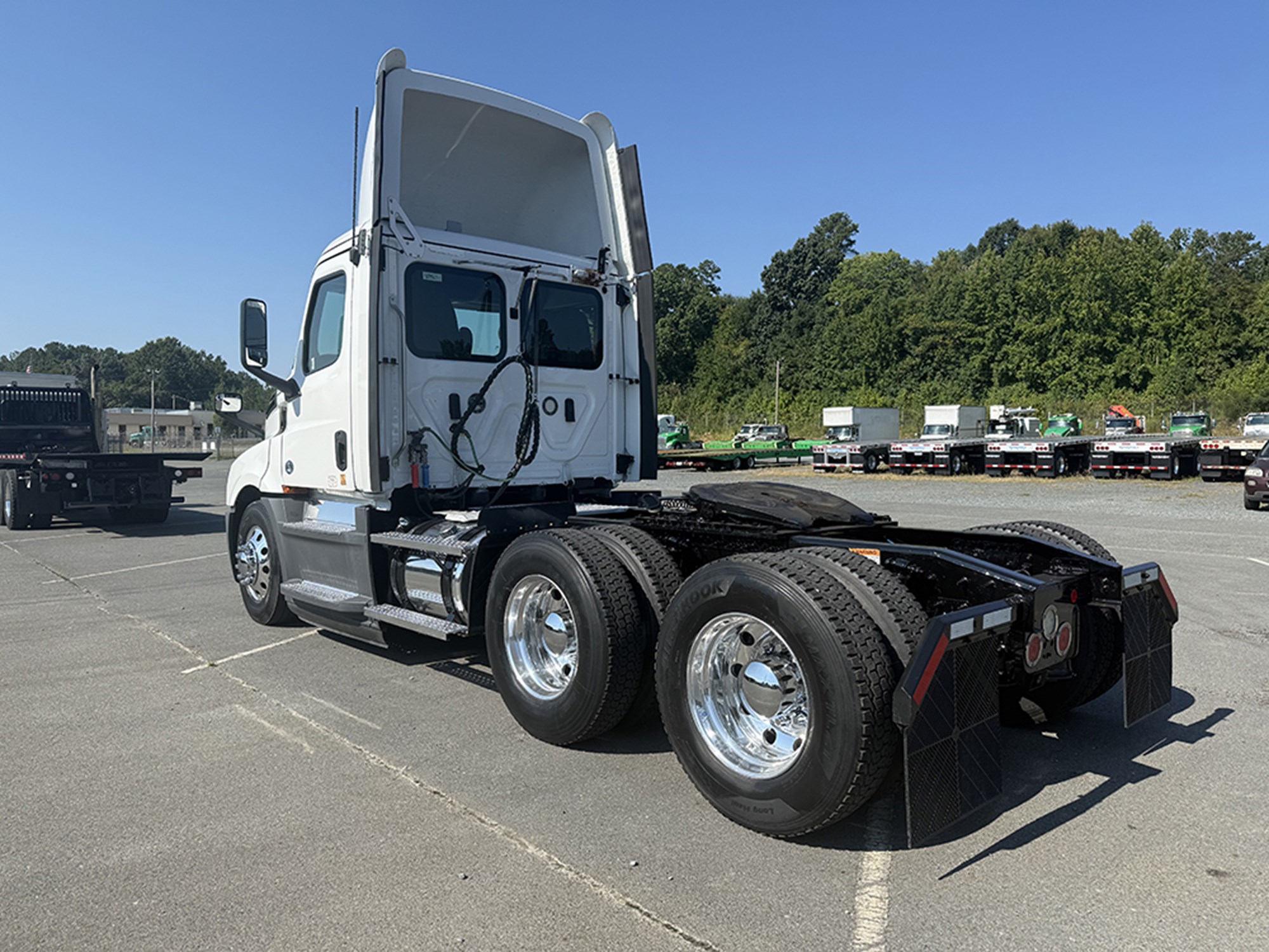 2020 Freightliner Cascadia — photo 6