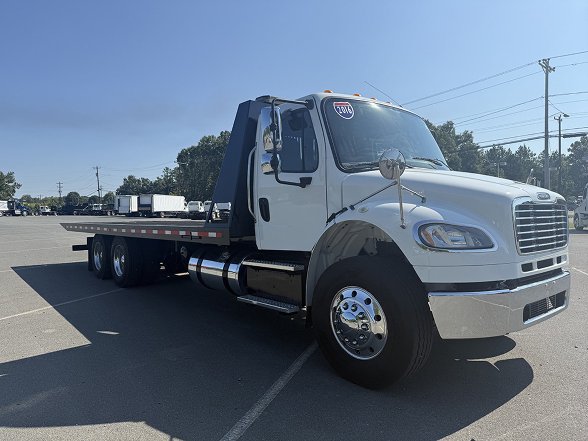 2016 Freightliner M2 106 — photo 2
