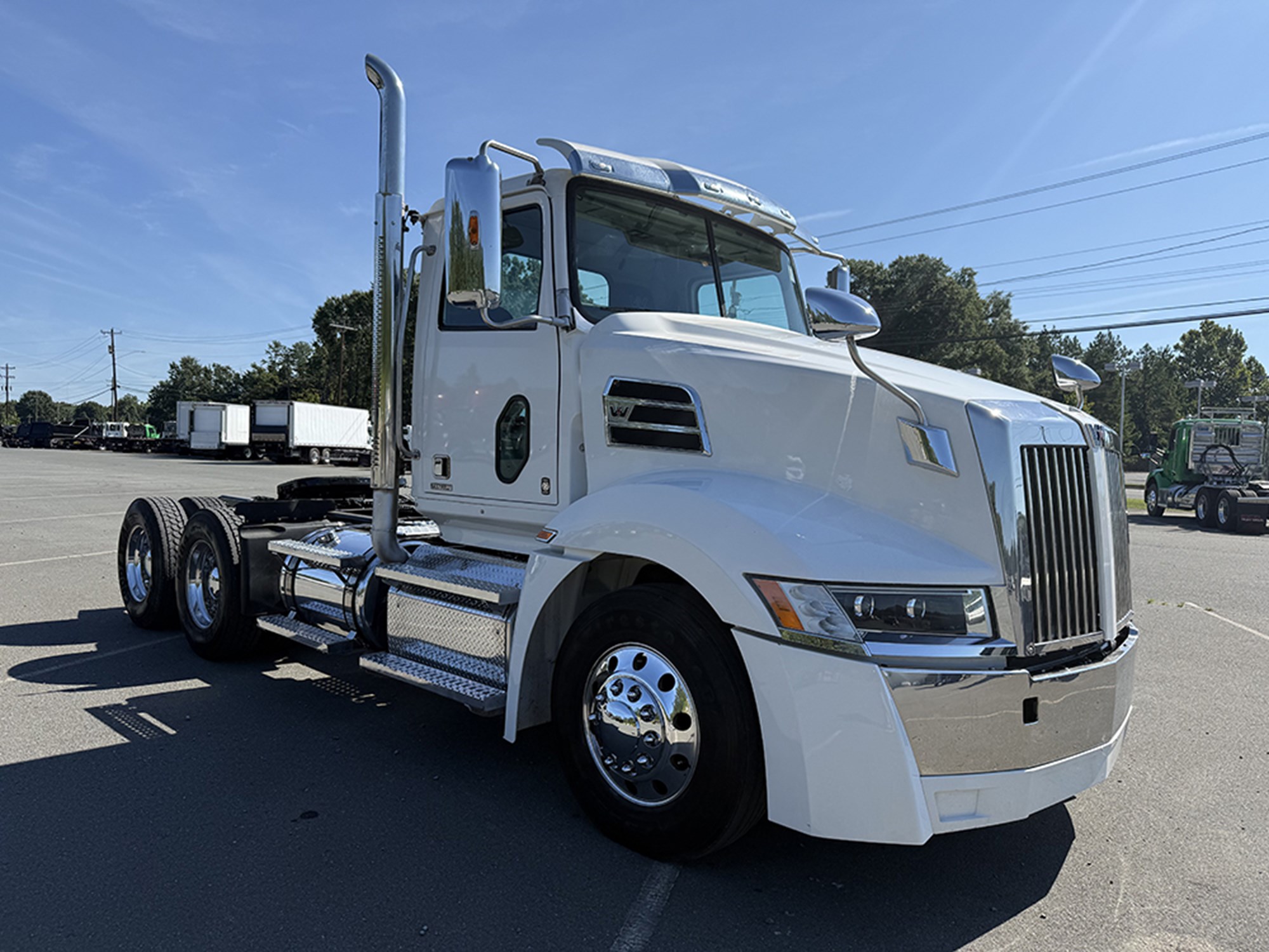 2021 Western Star 5700XE DC 2021 Western Star 5700XE DC - image 2 of 6