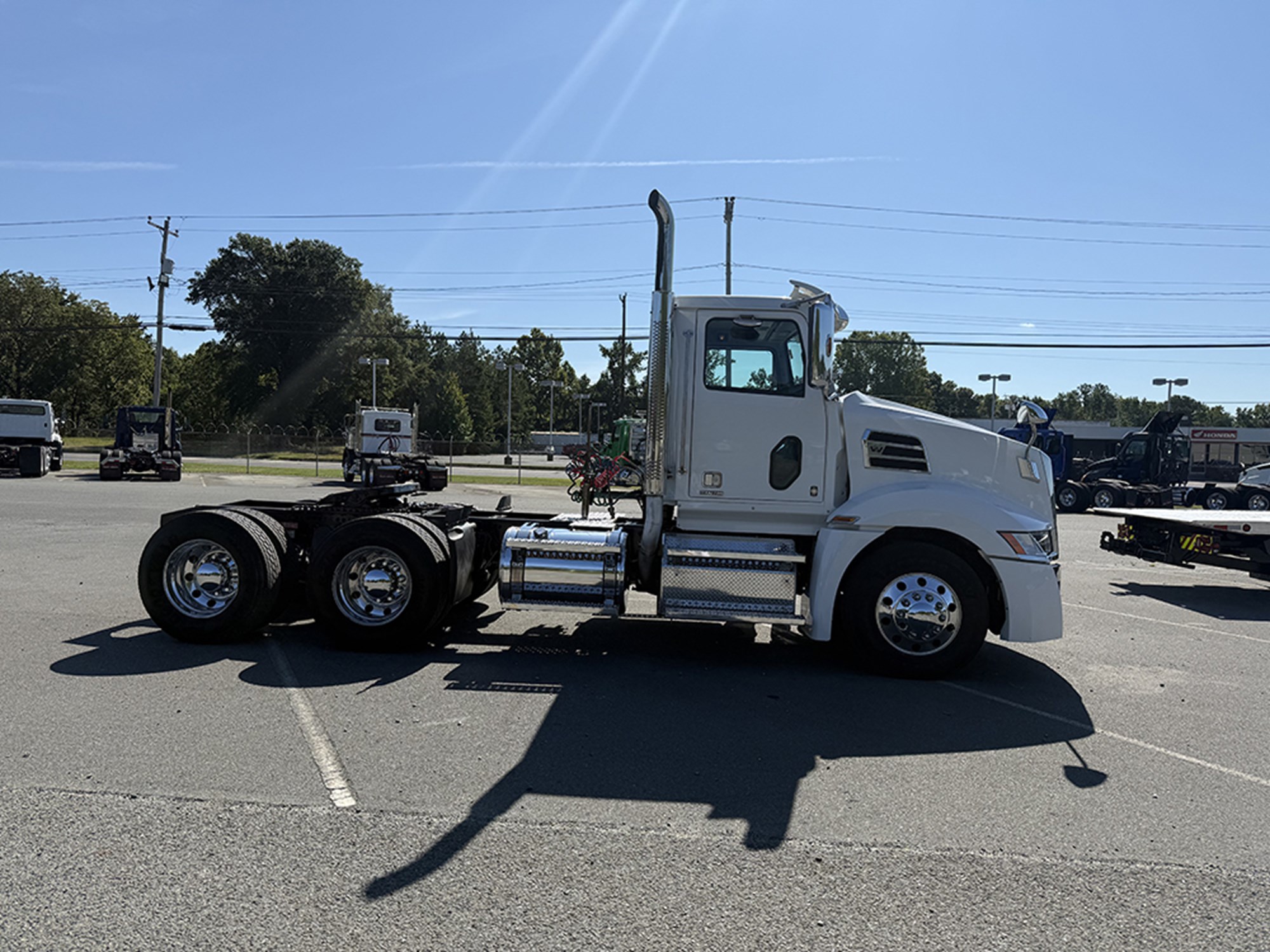 2021 Western Star 5700XE DC 2021 Western Star 5700XE DC - image 3 of 6