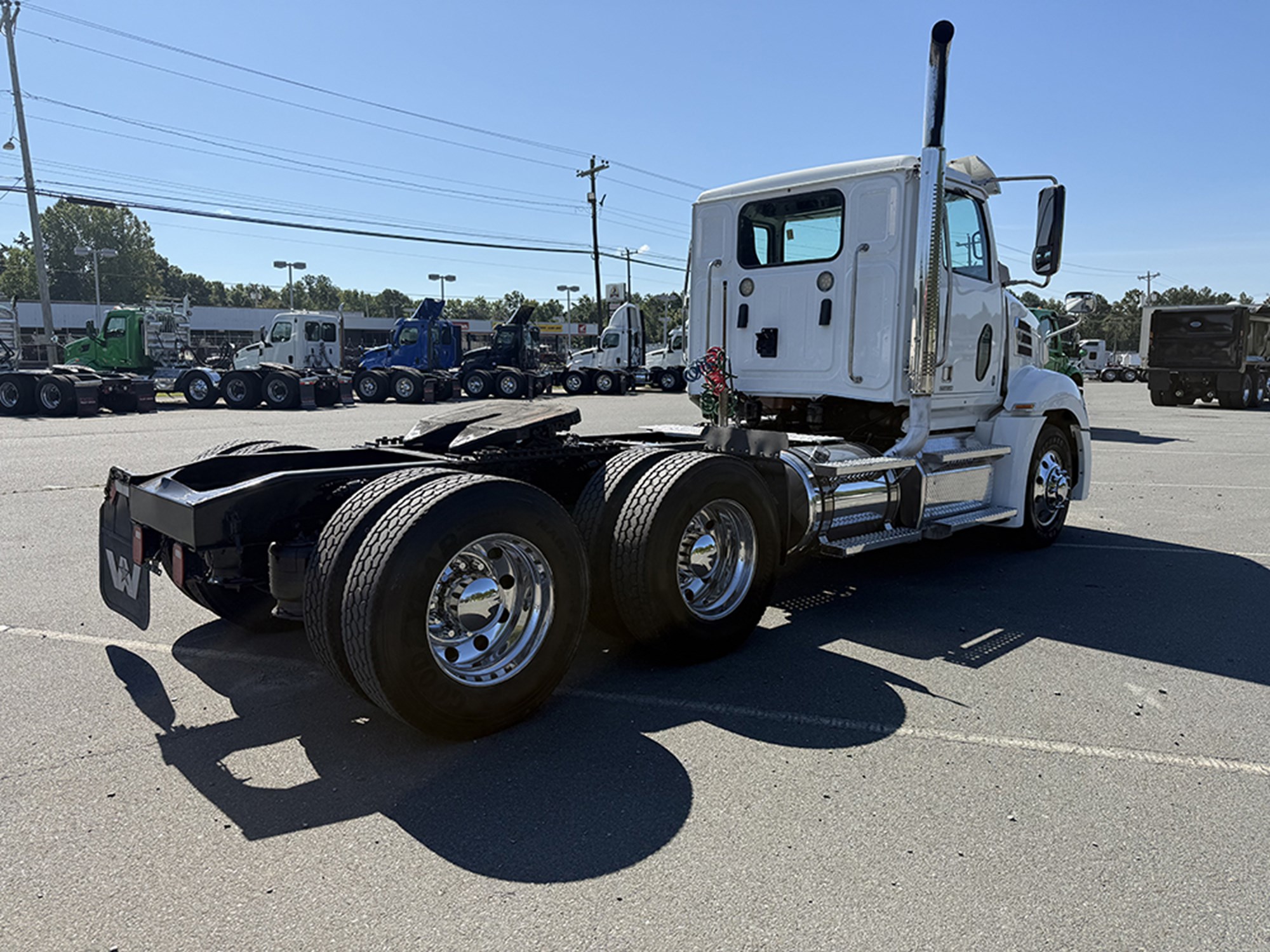 2021 Western Star 5700XE DC 2021 Western Star 5700XE DC - image 4 of 6