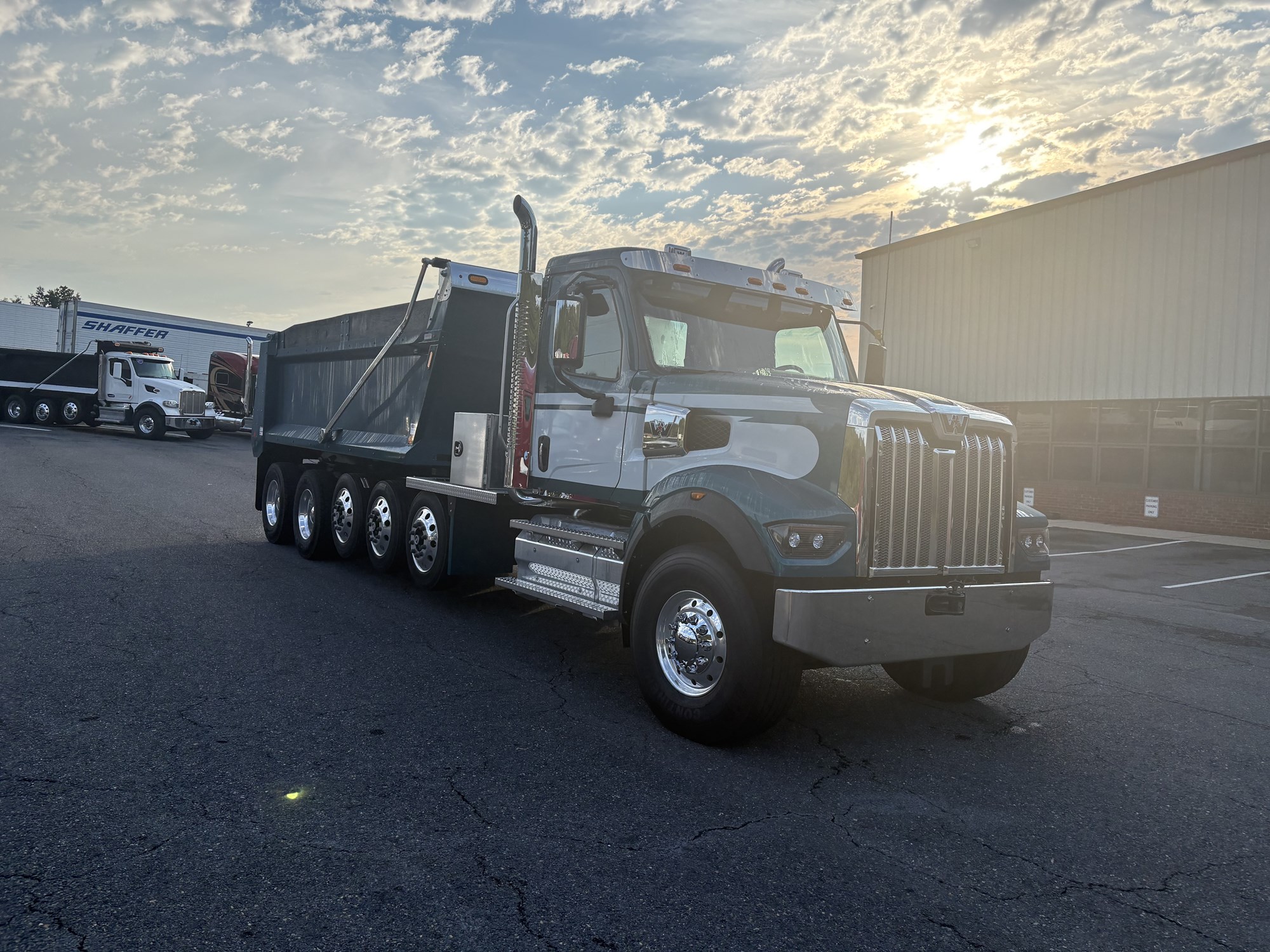 2027 Western Star 49X 2027 Western Star 49X - image 3 of 6
