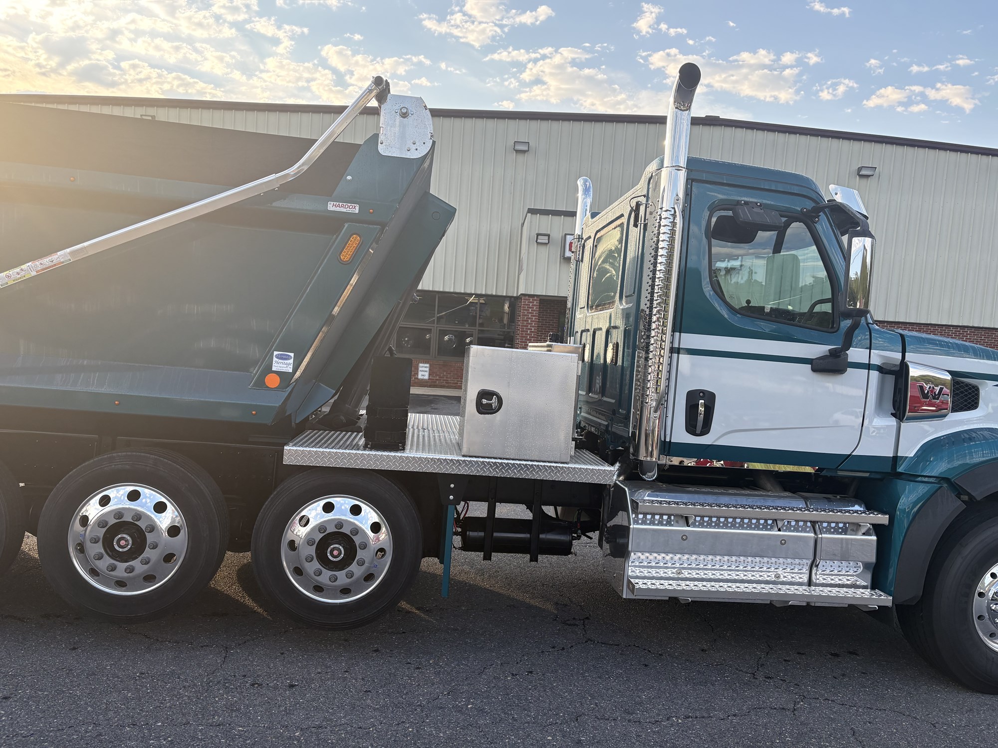 2027 Western Star 49X 2027 Western Star 49X - image 6 of 6