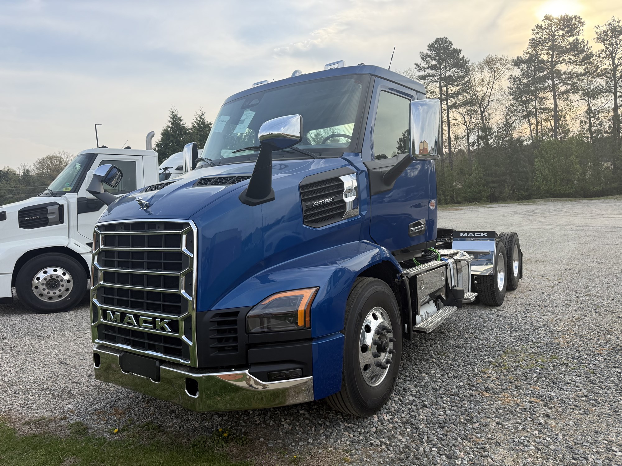 2027 Mack ANTHEM GEN2 64T 2027 Mack ANTHEM GEN2 64T - image 1 of 2