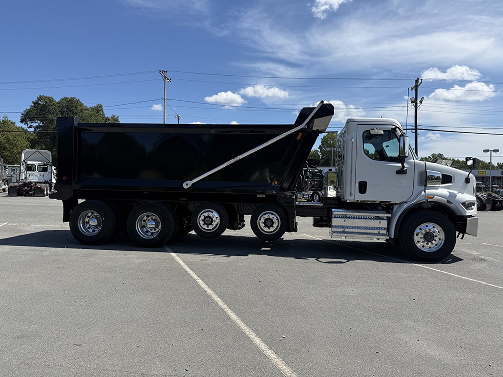 2025 Western Star 47X 2025 Western Star 47X - image 3 of 6