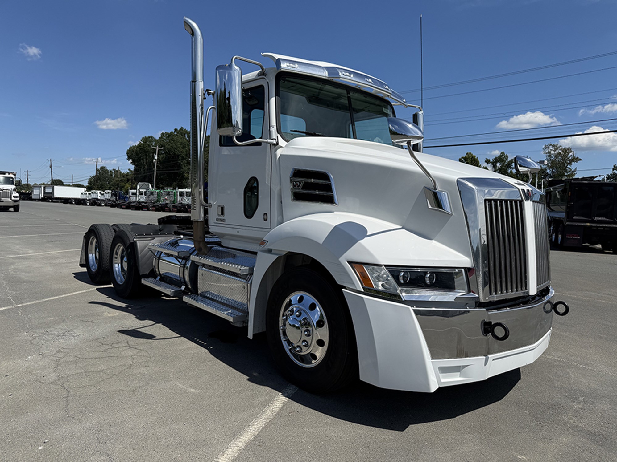 2021 Western Star 5700 - image 2 of 6