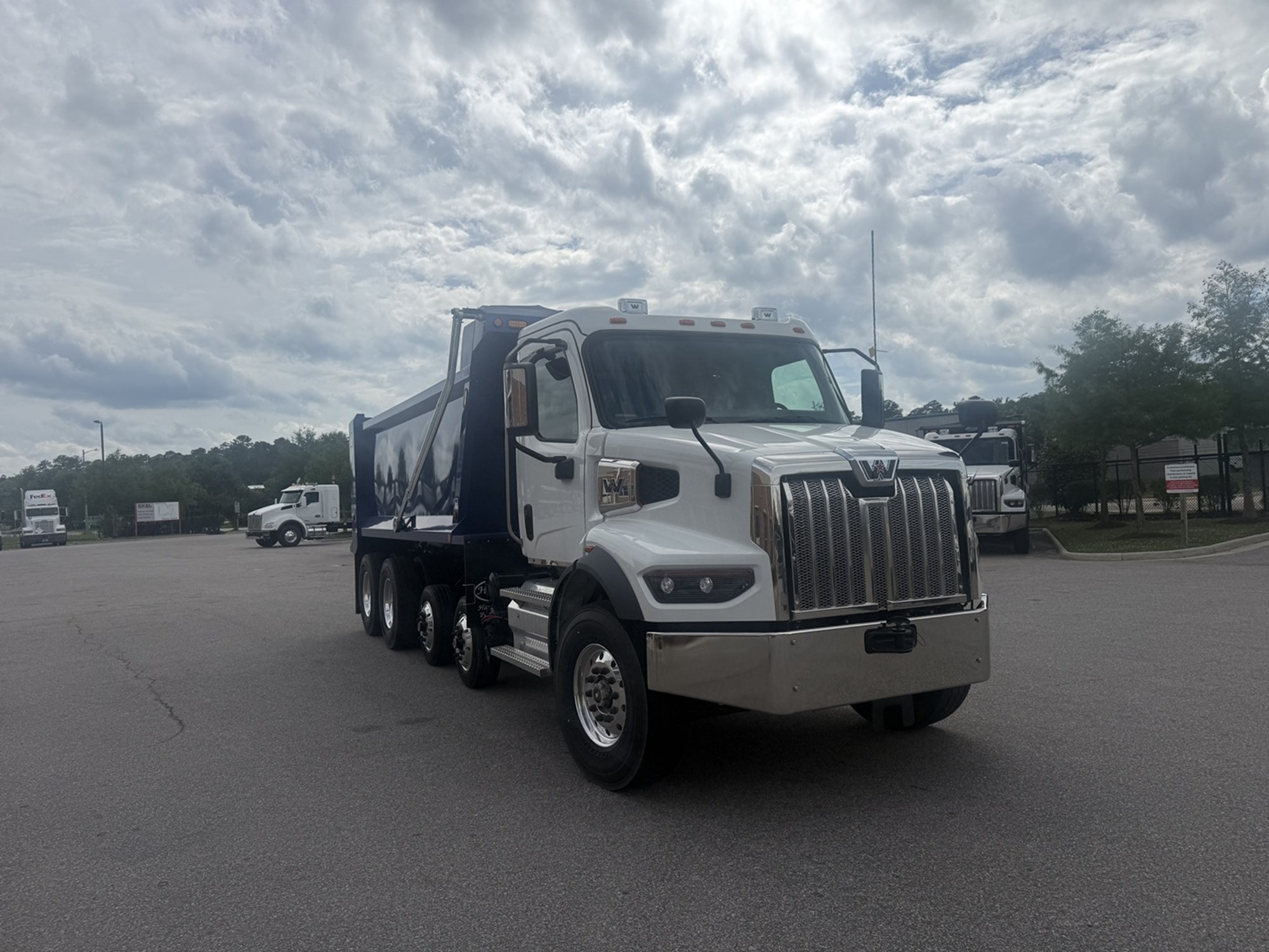 2026 Western Star 47X 2026 Western Star 47X - image 2 of 6