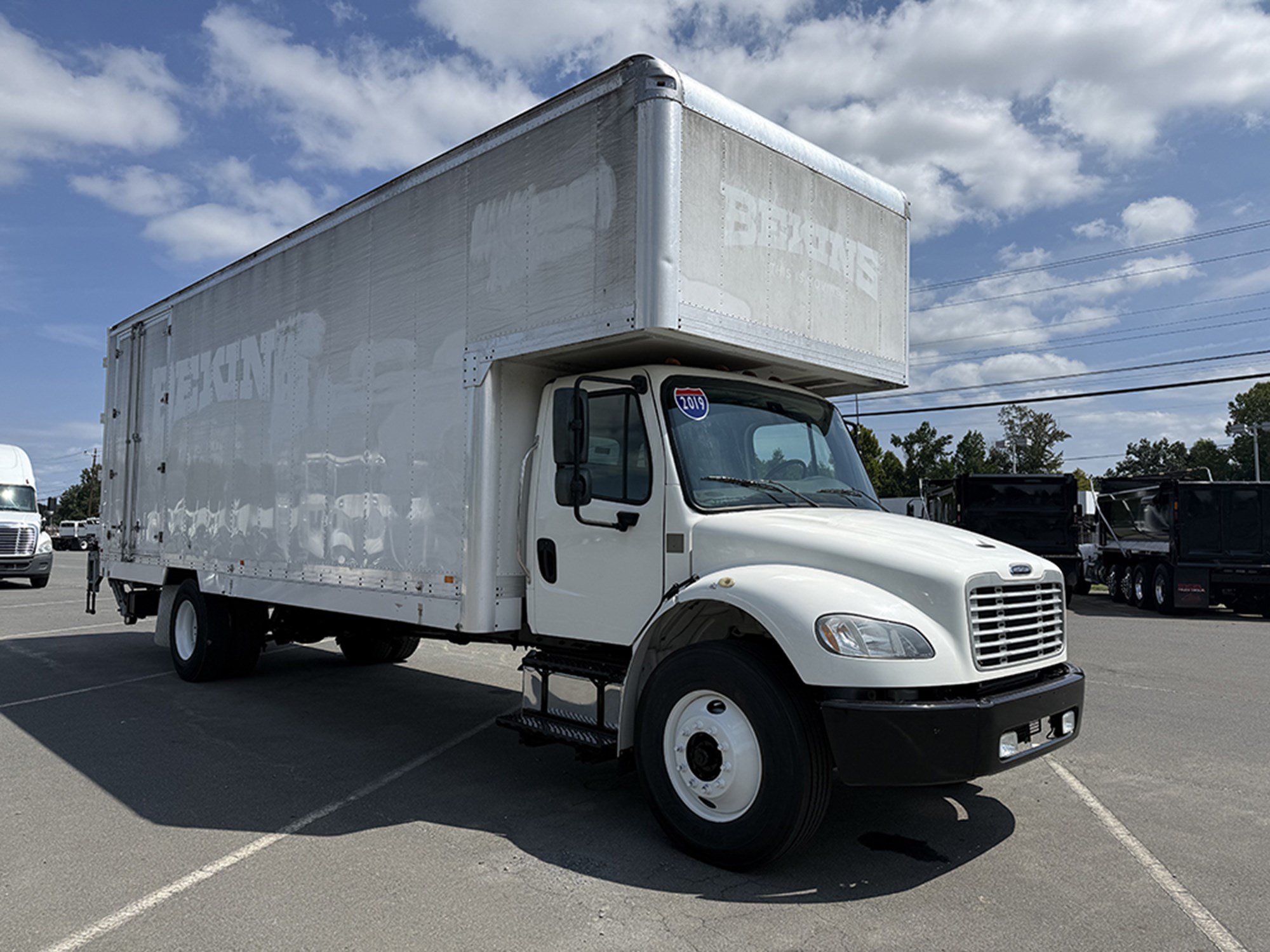 2019 Freightliner M2 - image 2 of 6