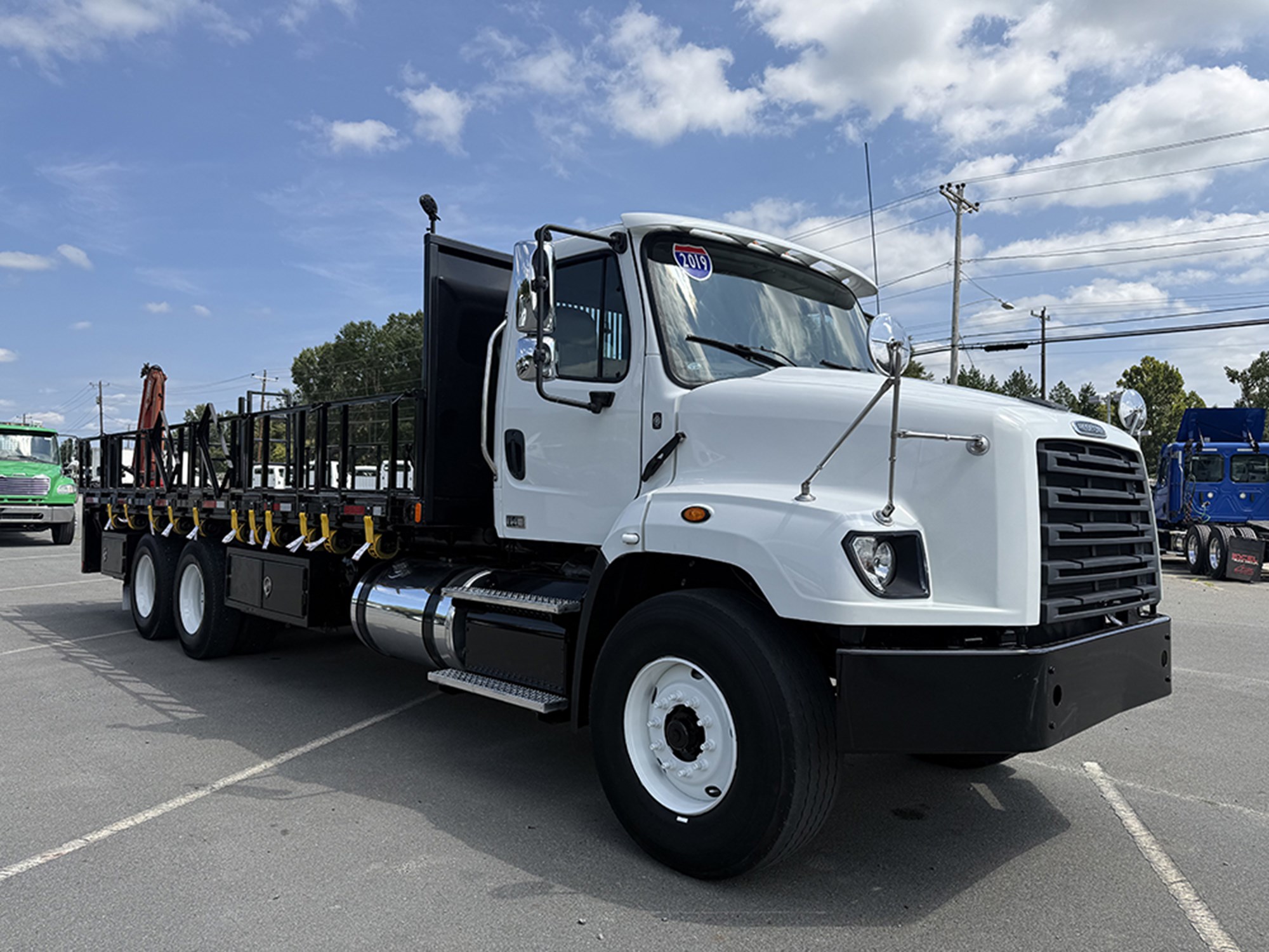 2019 Freightliner 114SD - image 2 of 6