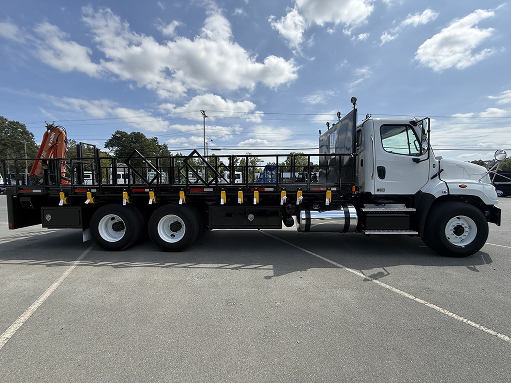 2019 Freightliner 114SD - image 3 of 6