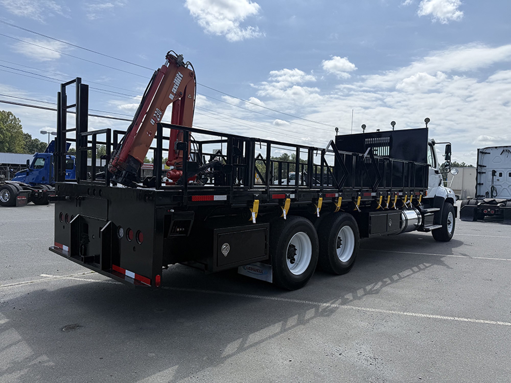 2019 Freightliner 114SD - image 4 of 6