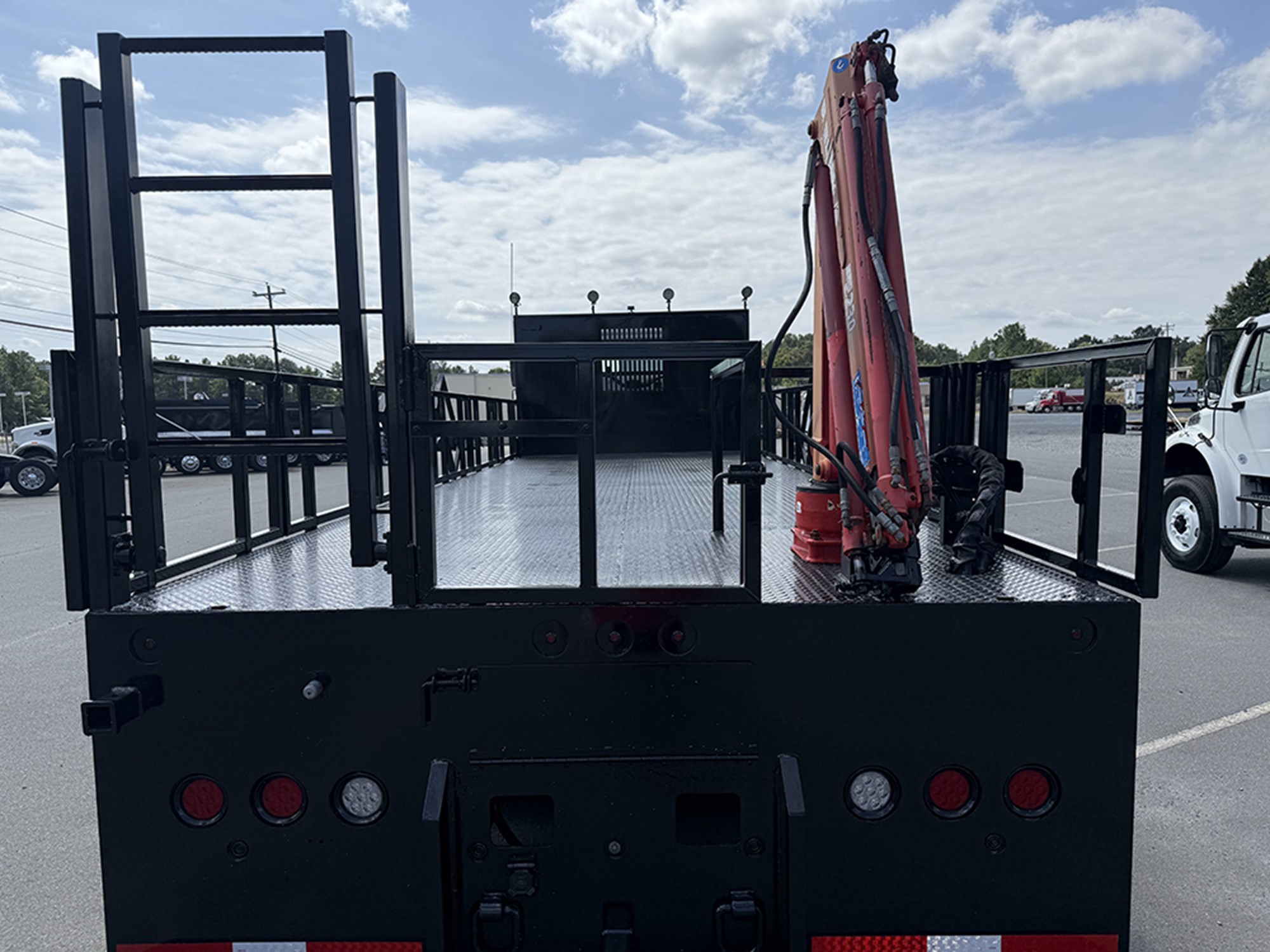 2019 Freightliner 114SD - image 5 of 6
