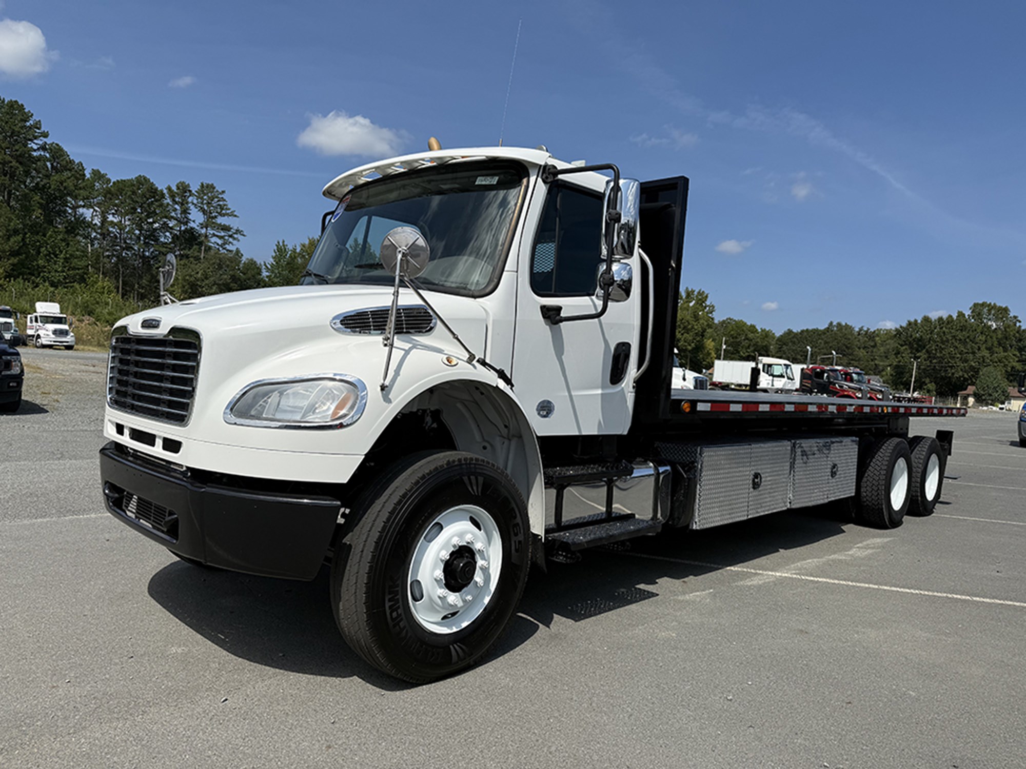 2020 Freightliner M2 - image 1 of 6