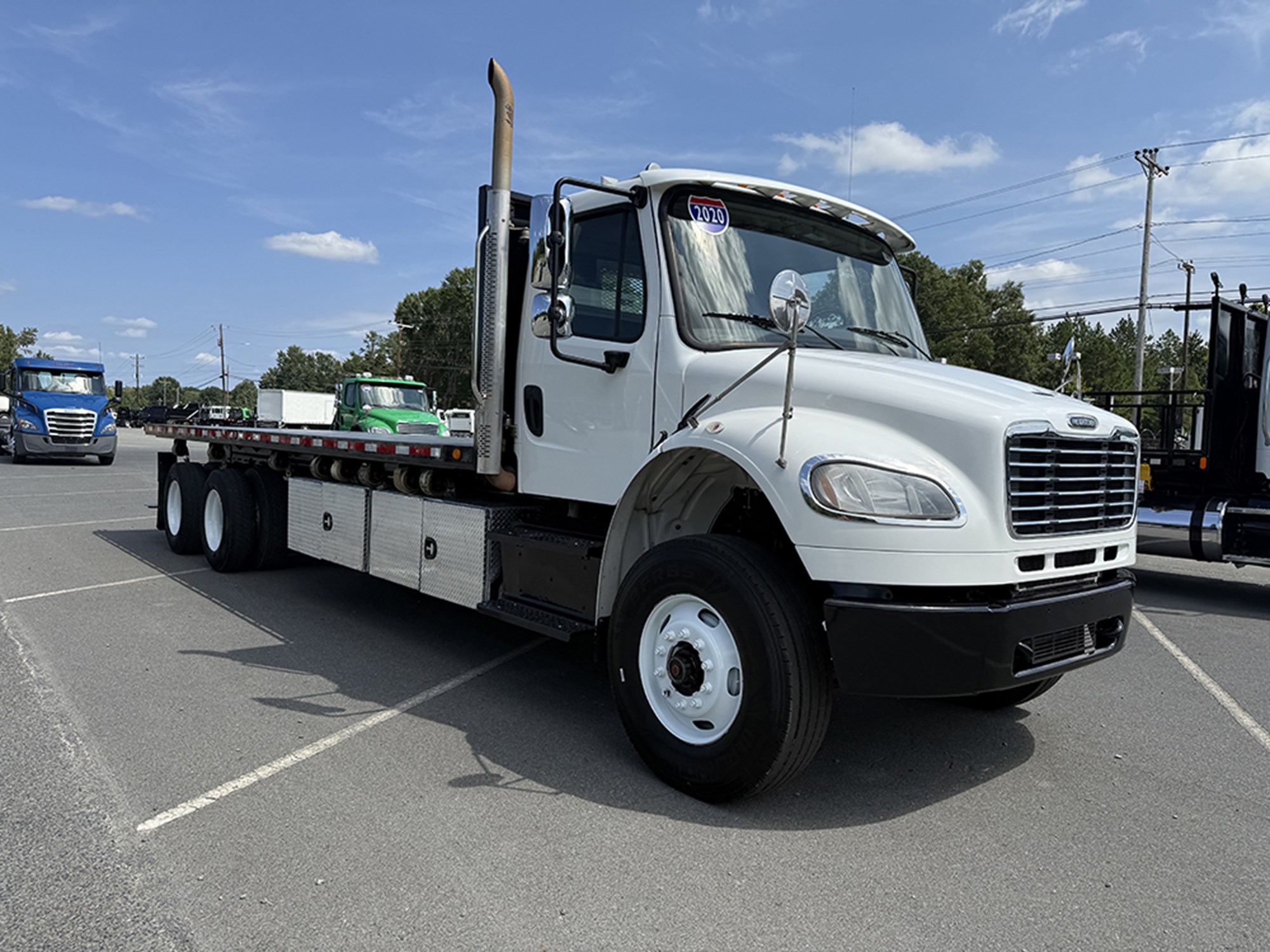 2020 Freightliner M2 - image 2 of 6