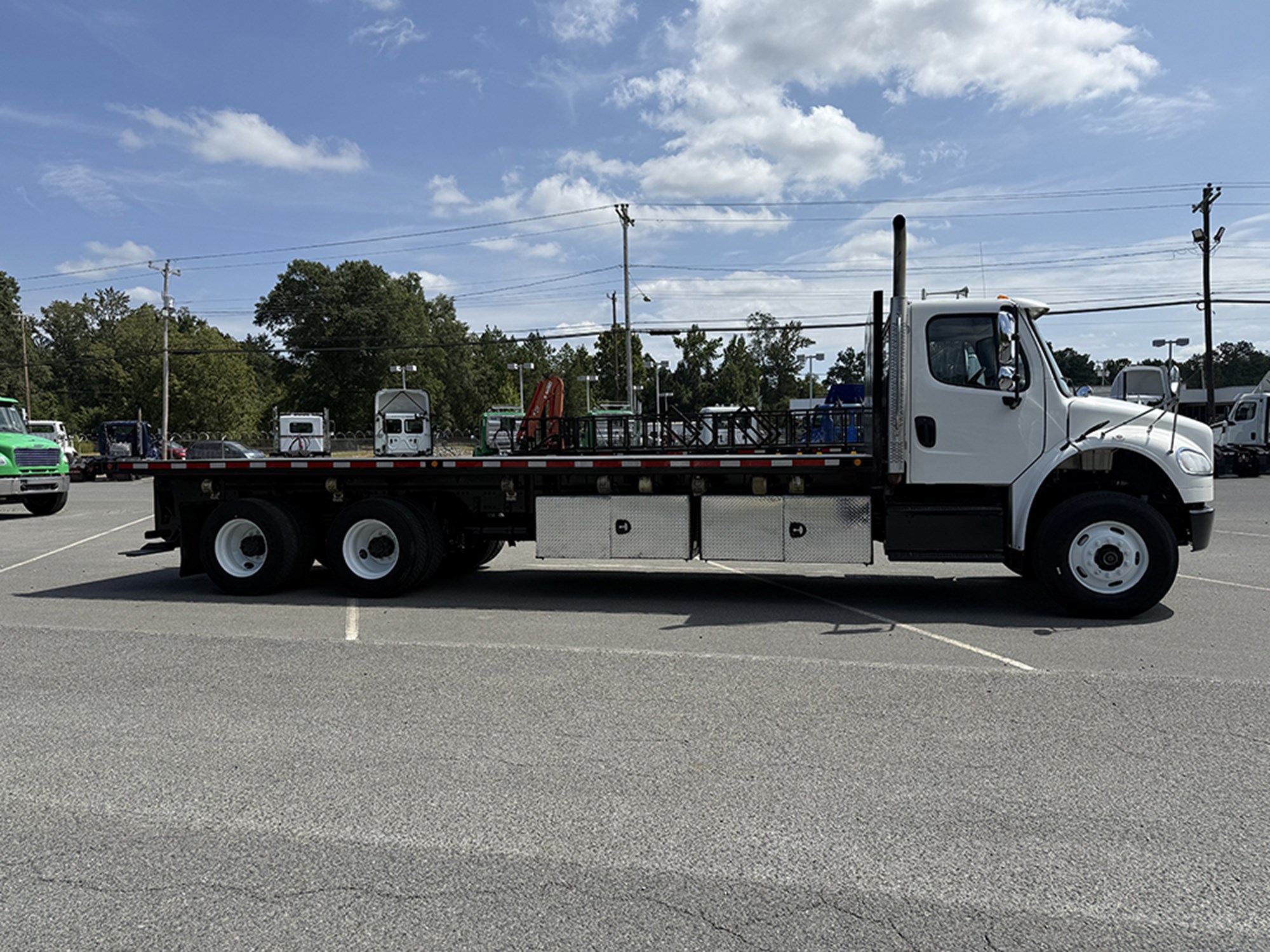 2020 Freightliner M2 - image 3 of 6