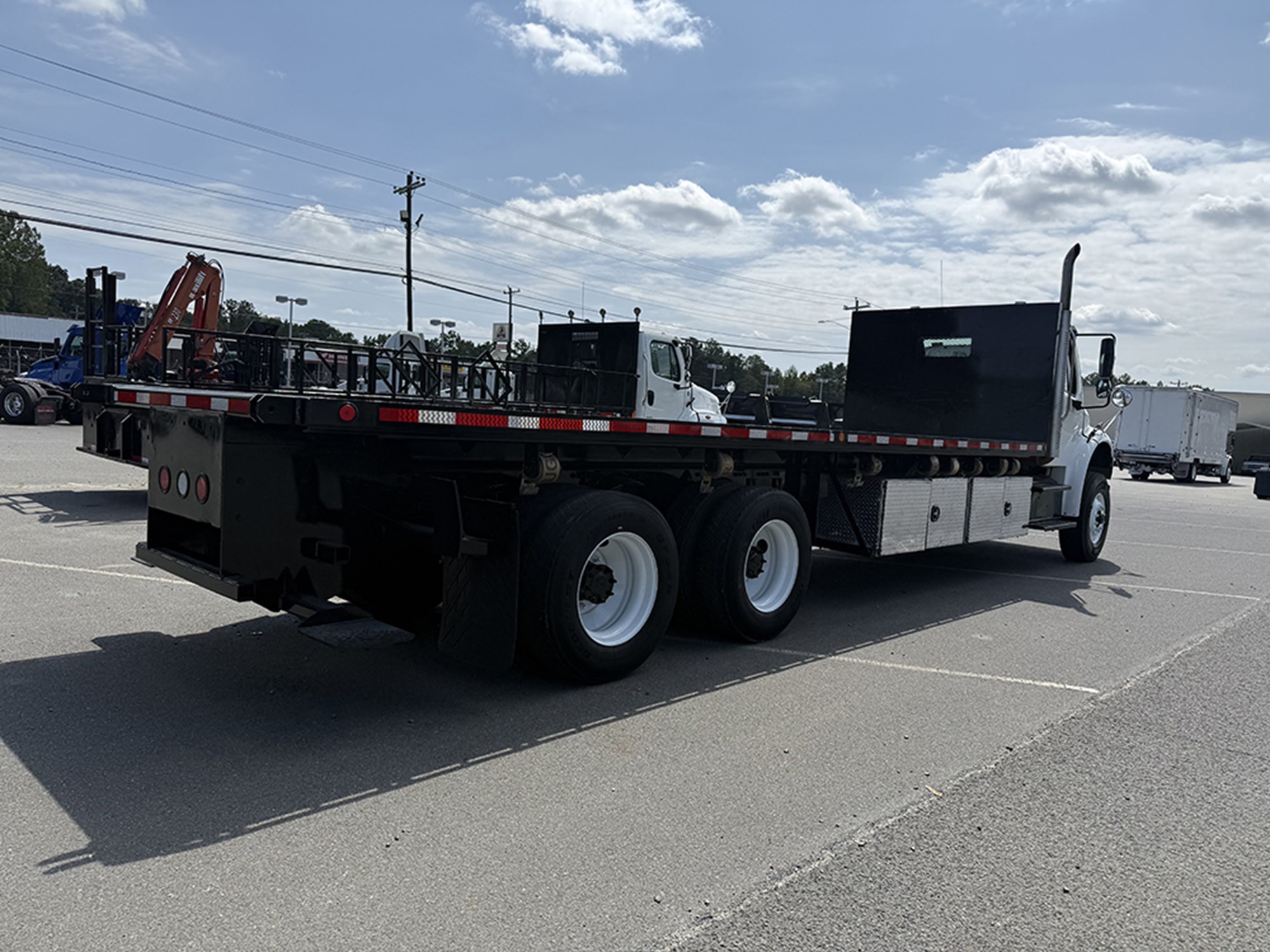 2020 Freightliner M2 - image 4 of 6