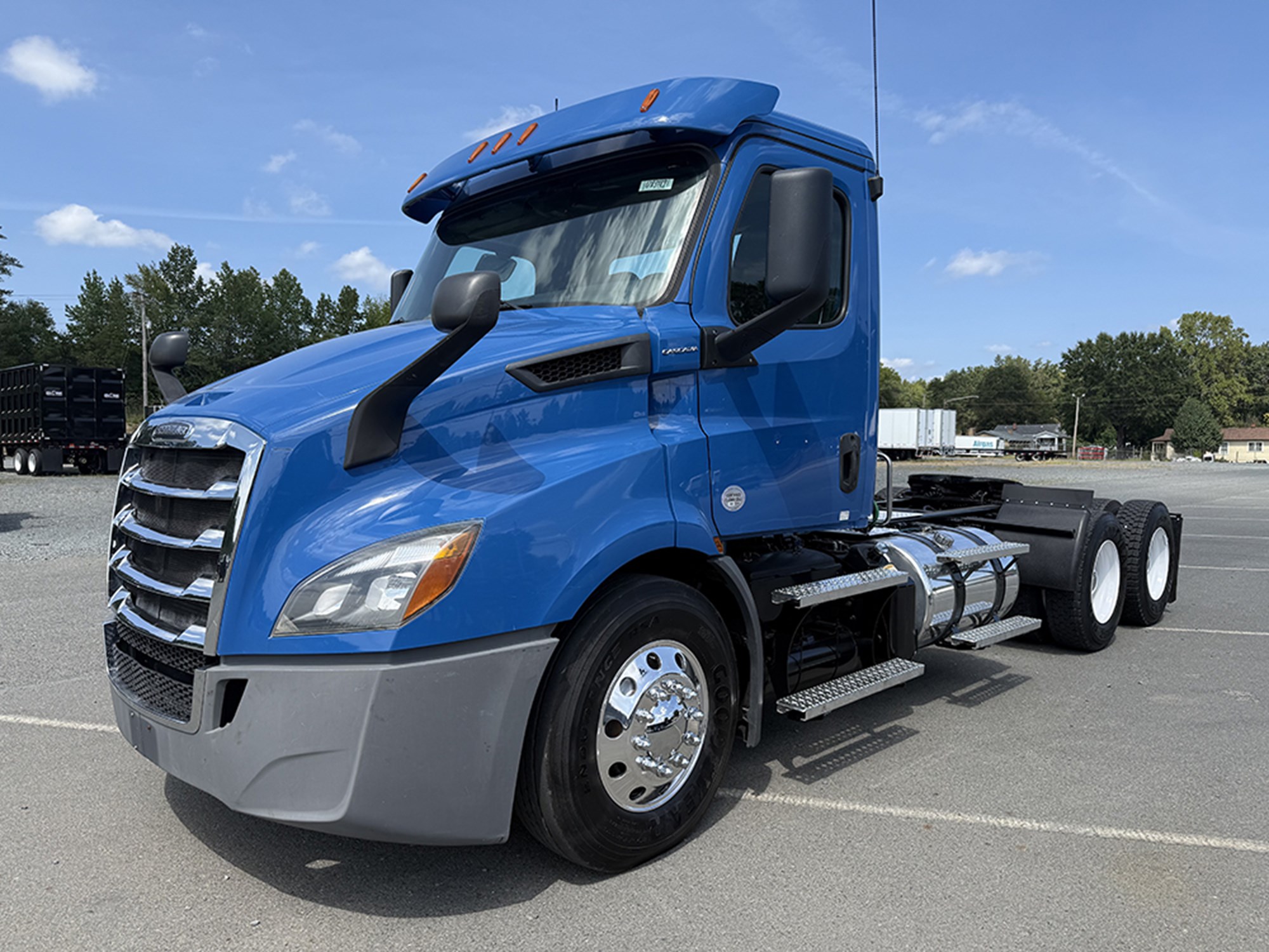 2020 Freightliner Cascadia 116 - image 1 of 6