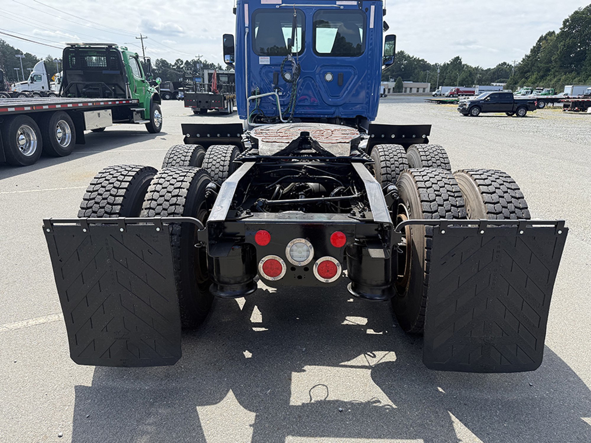 2020 Freightliner Cascadia 116 - image 5 of 6