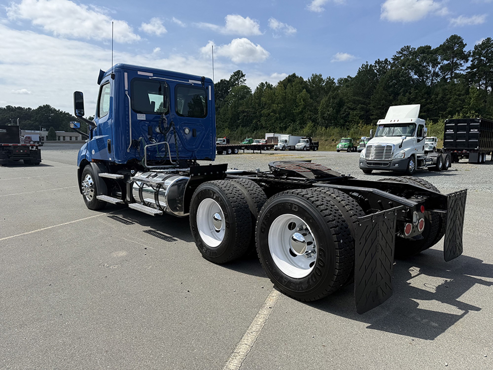 2020 Freightliner Cascadia 116 - image 6 of 6