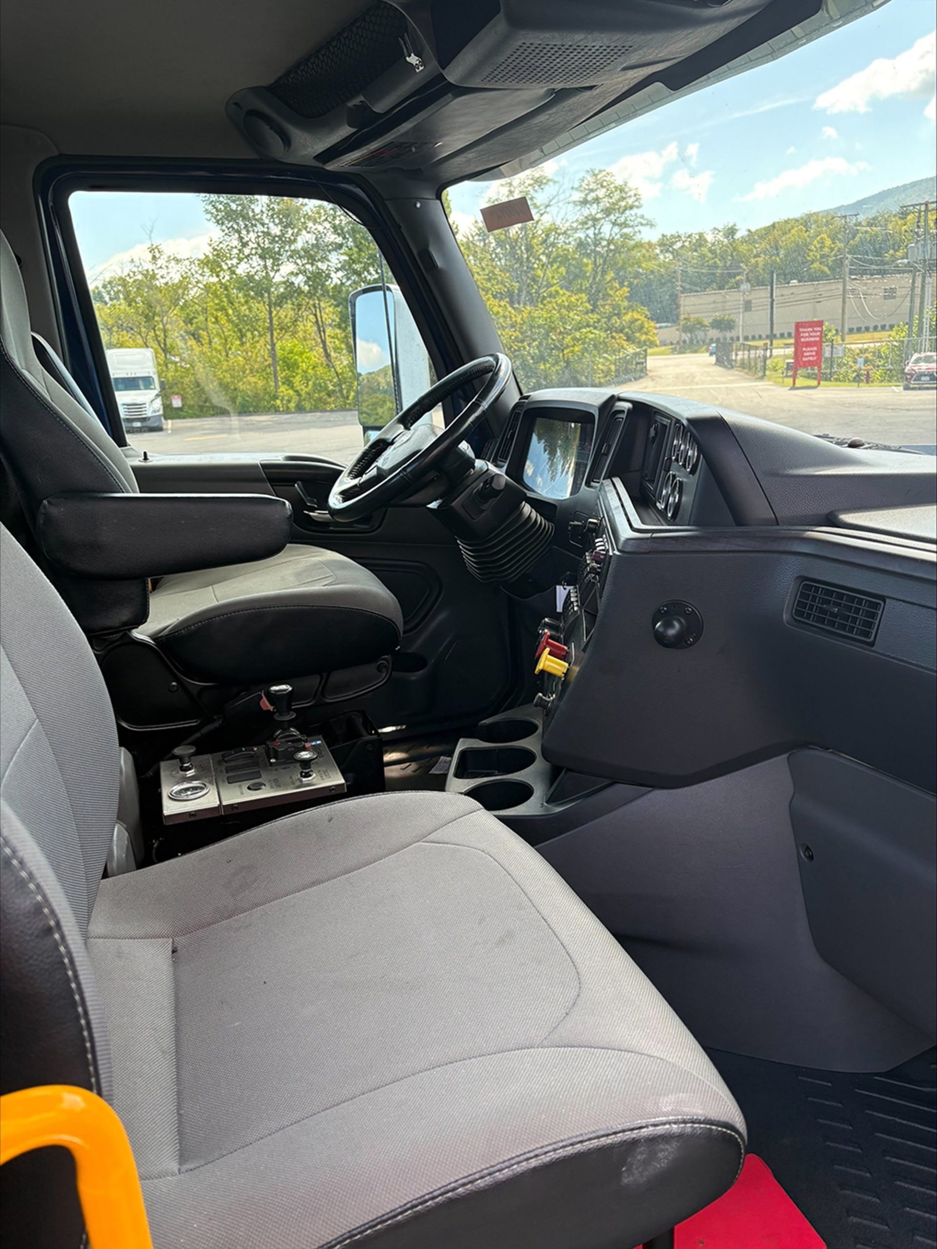 2023 International LT62F - image 5 of 6