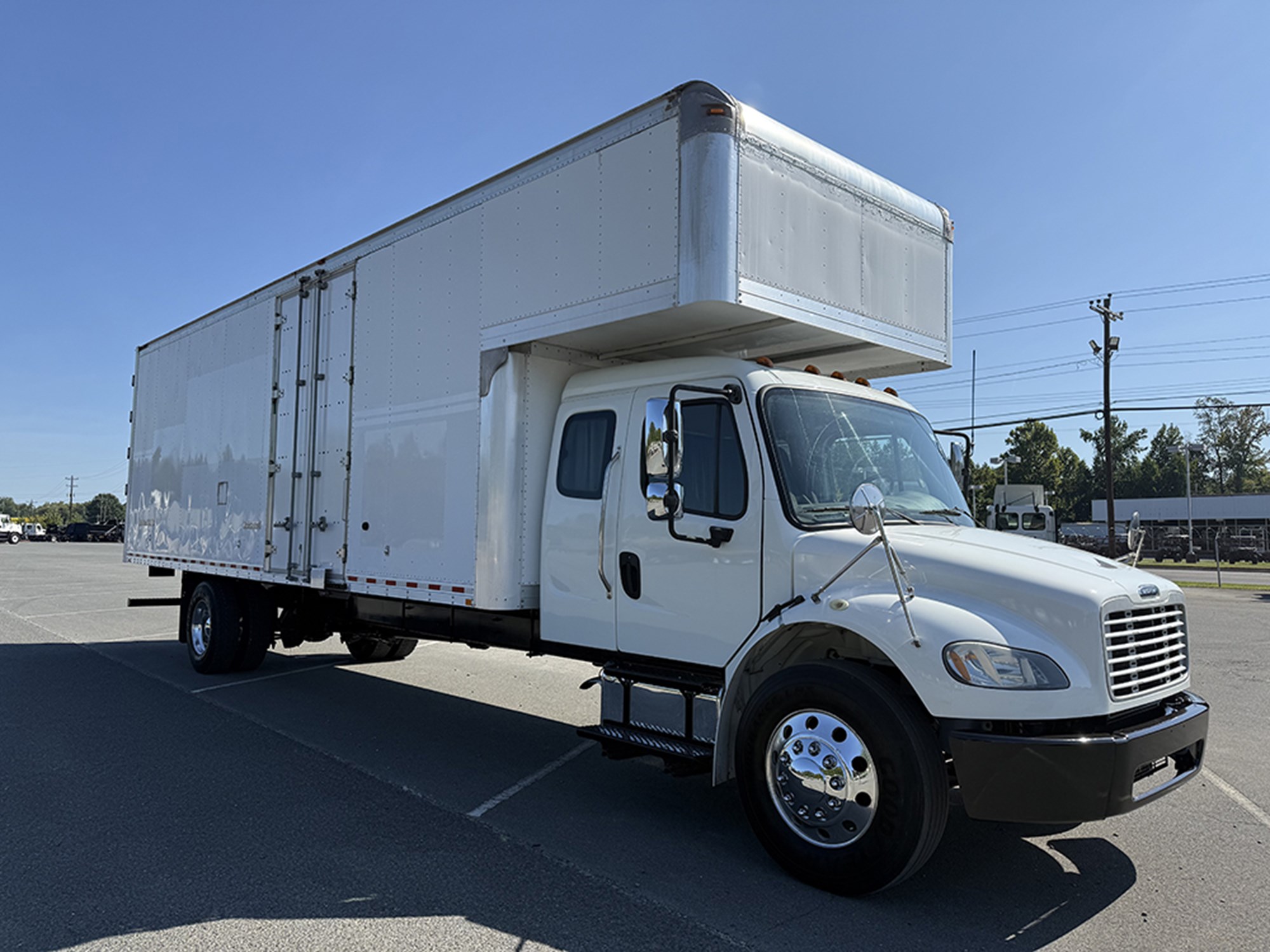 2018 Freightliner M2 - image 2 of 6