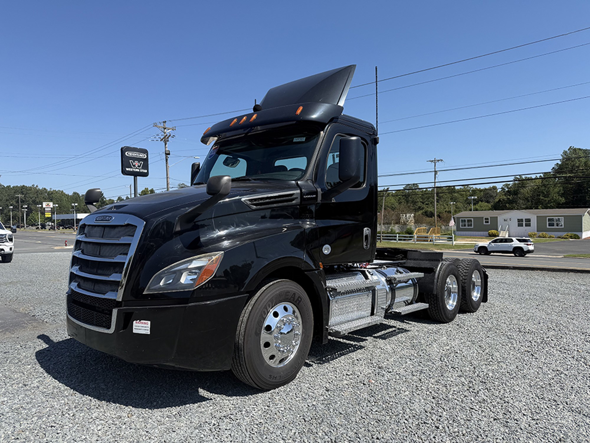 2020 Freightliner Cascadia 126 - image 1 of 6