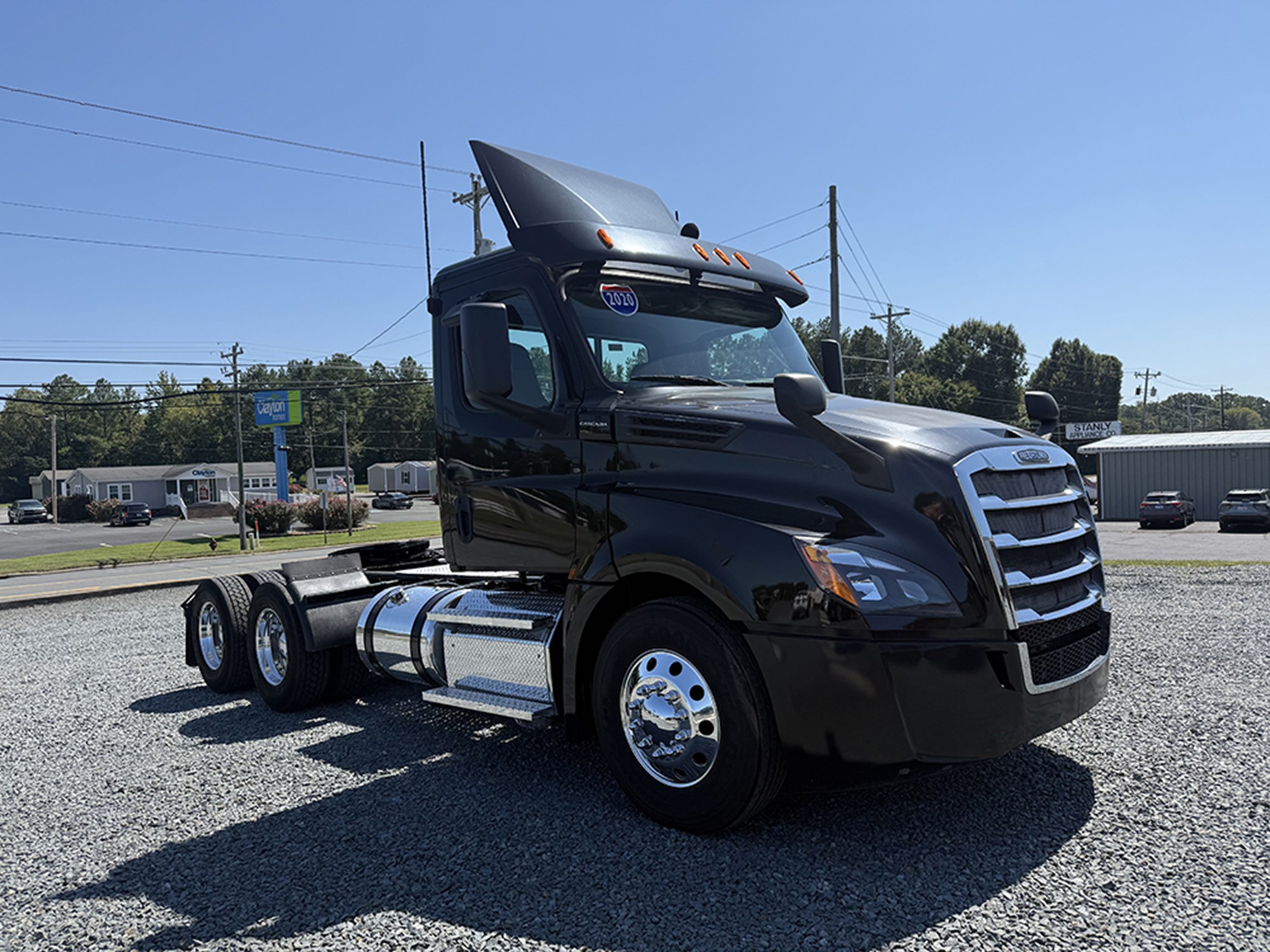 2020 Freightliner Cascadia 126 - image 2 of 6