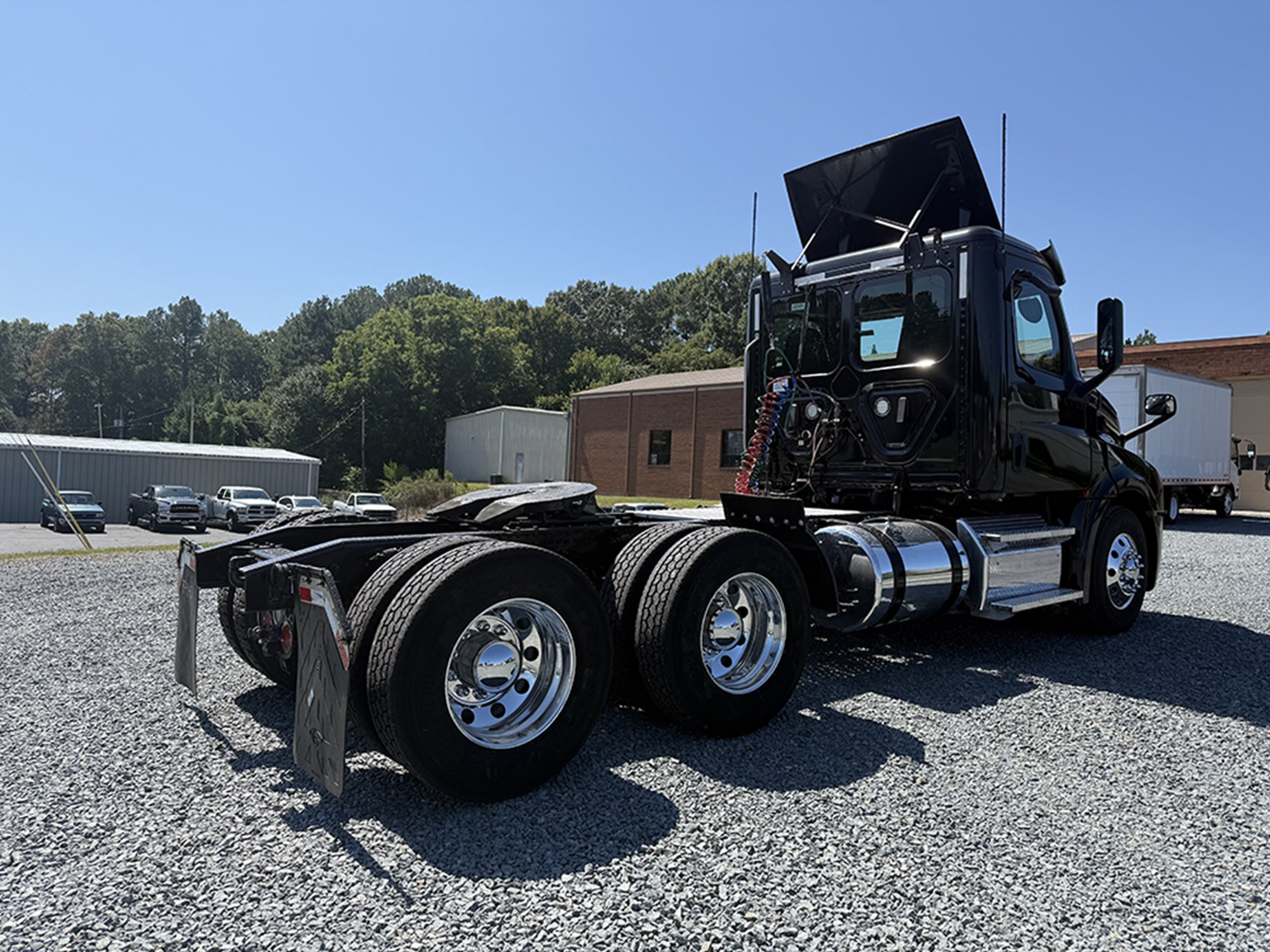 2020 Freightliner Cascadia 126 - image 4 of 6