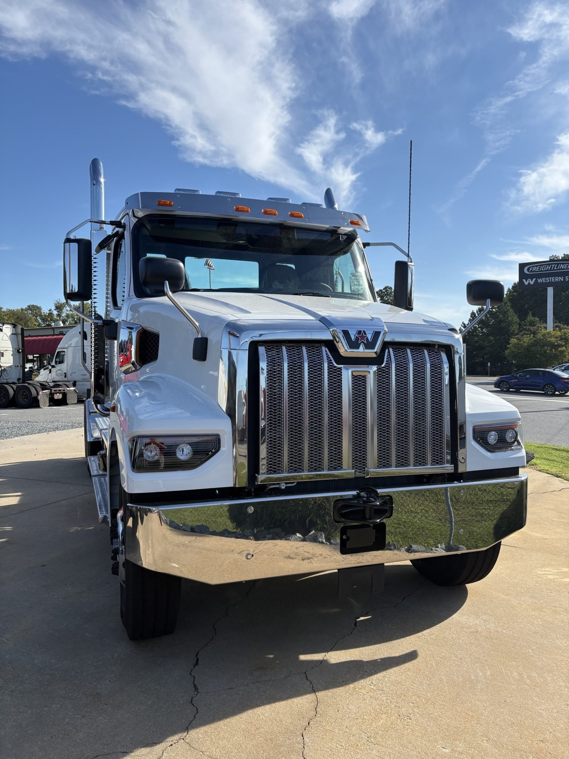 2027 Western Star 49X 2027 Western Star 49X - image 2 of 4