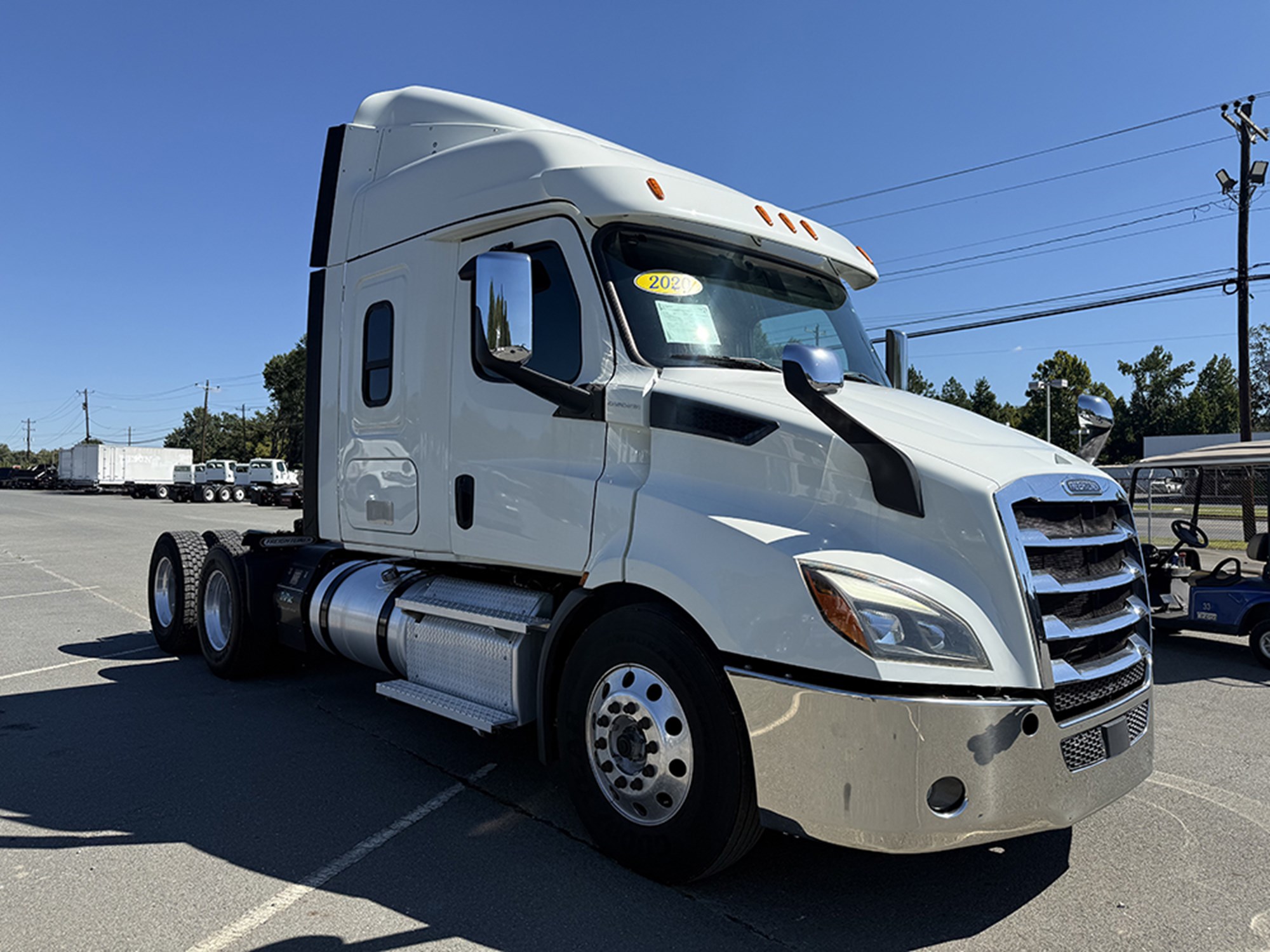 2020 Freightliner Cascadia 116 - image 2 of 6