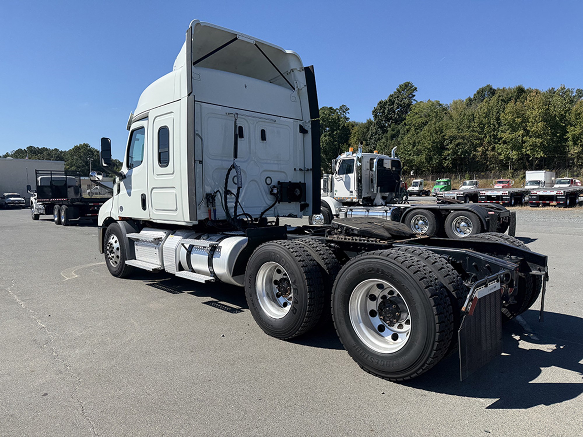 2020 Freightliner Cascadia 116 - image 6 of 6