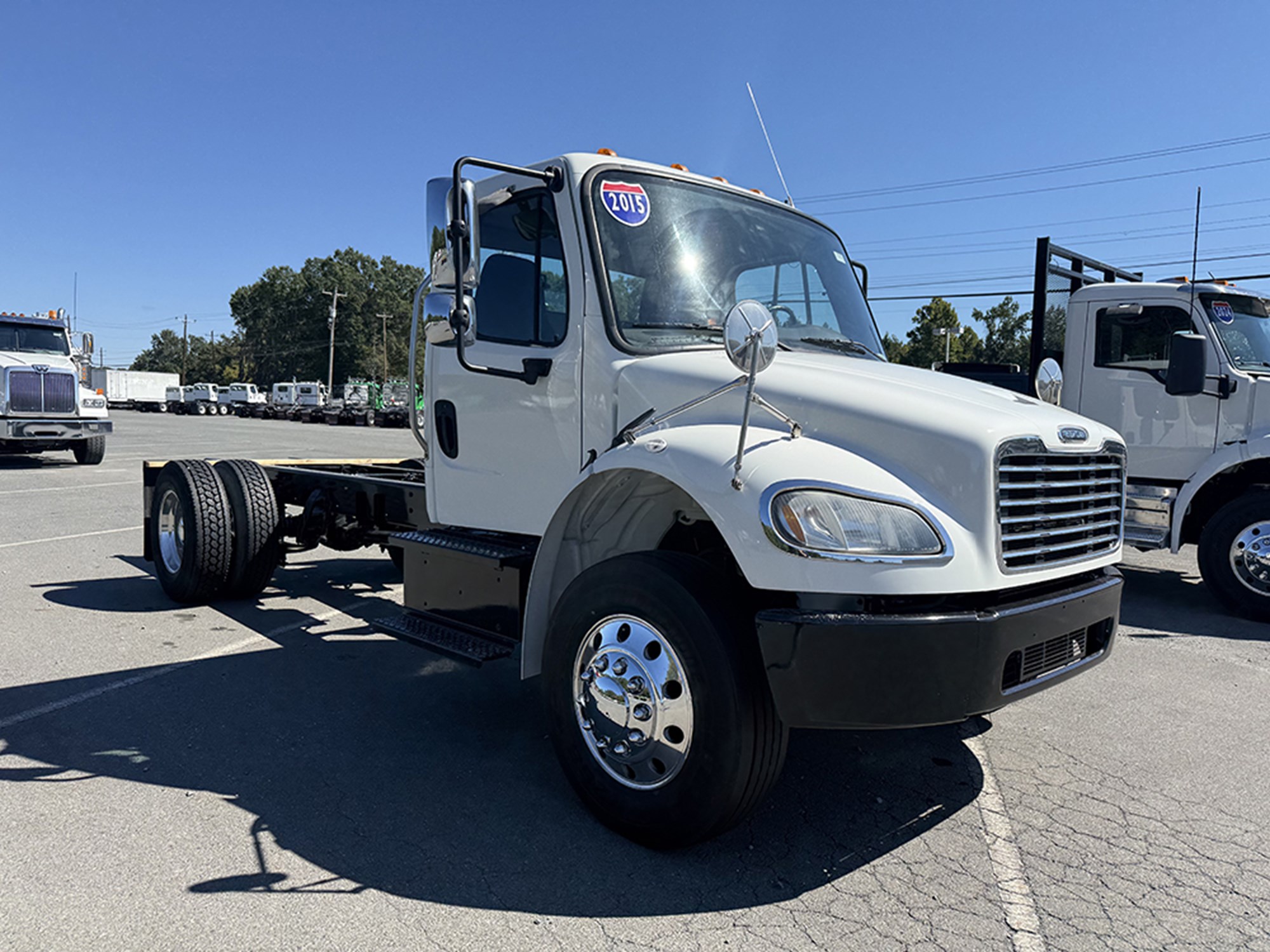 2015 Freightliner M2 - image 2 of 6