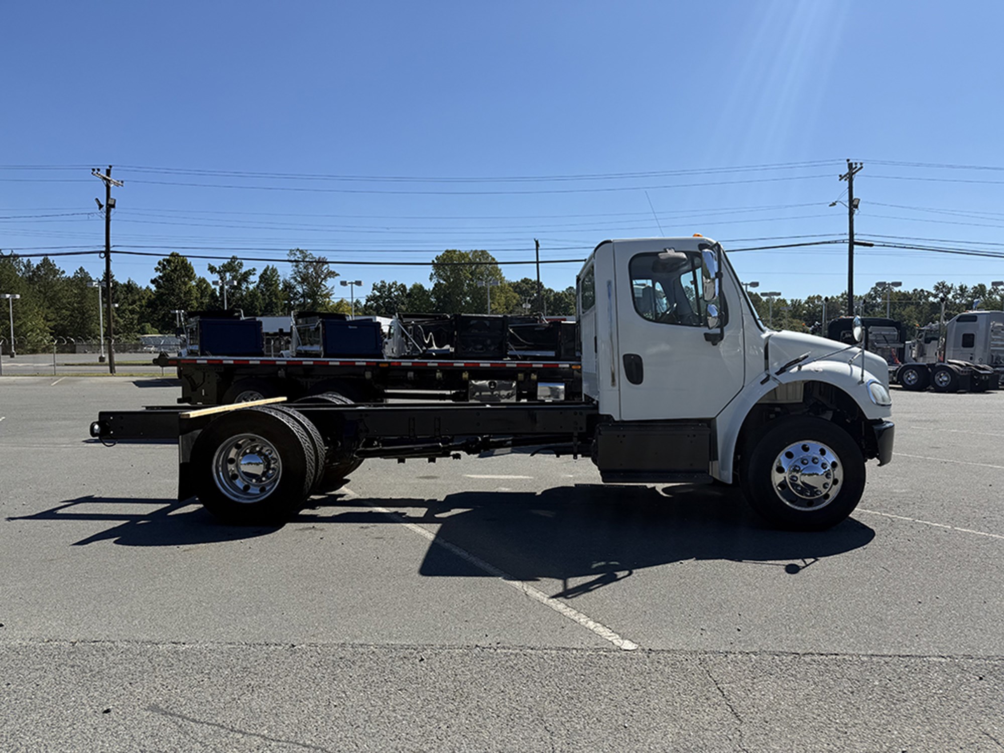 2015 Freightliner M2 - image 3 of 6