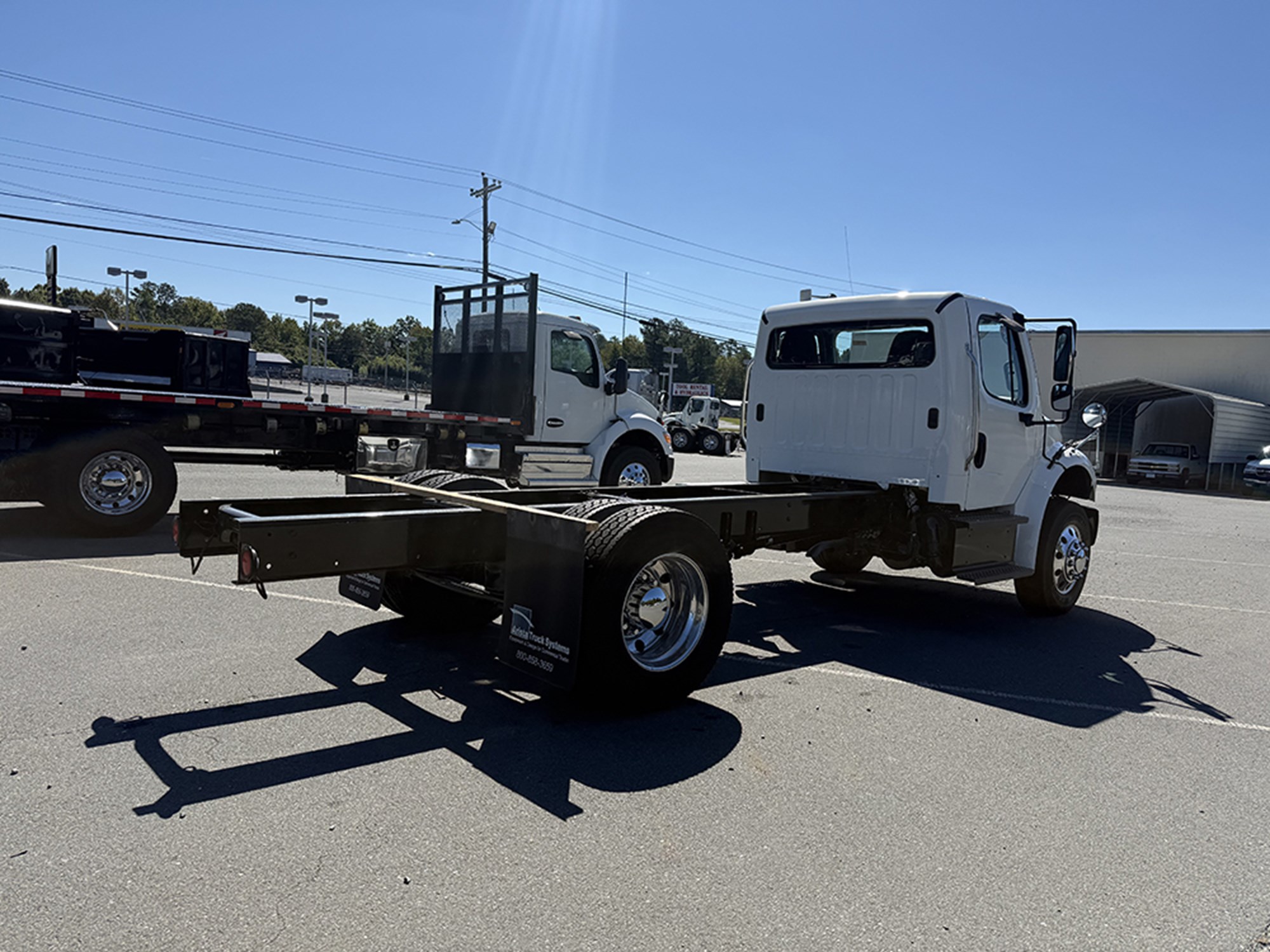 2015 Freightliner M2 - image 4 of 6