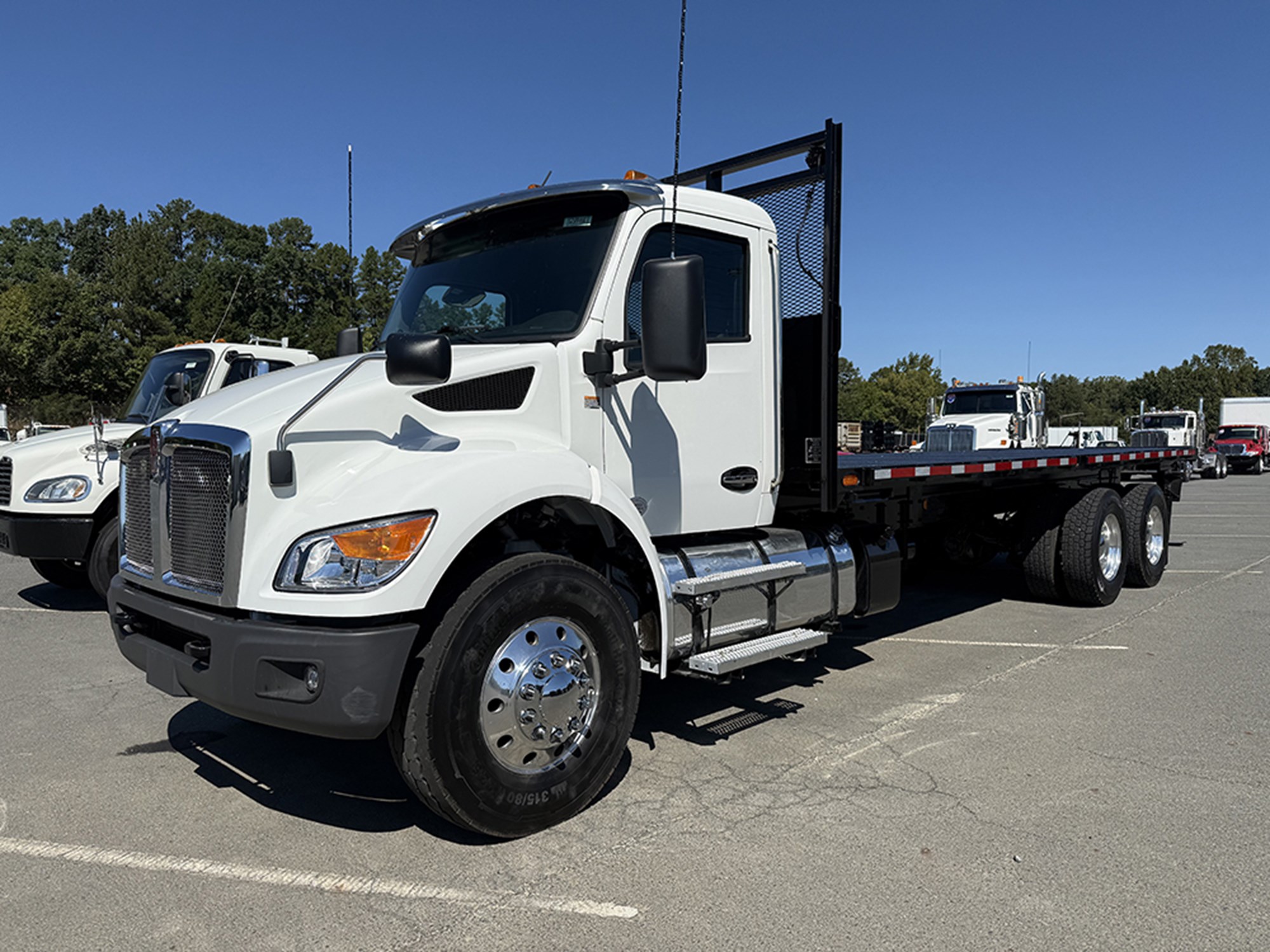 2024 Kenworth T480 - image 1 of 6