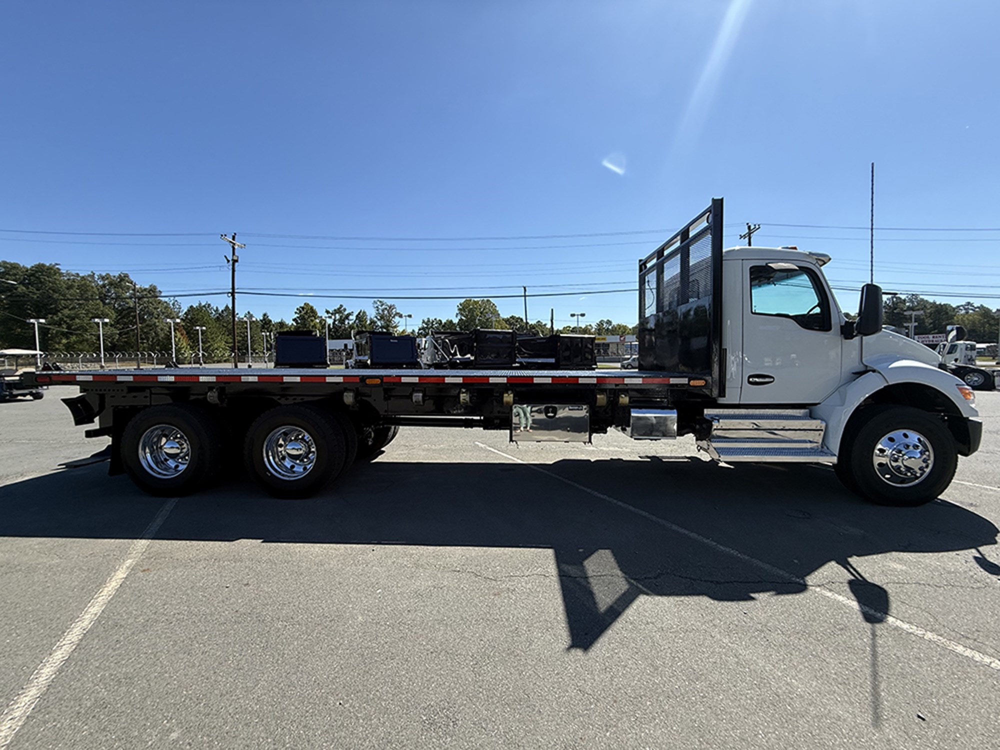 2024 Kenworth T480 - image 3 of 6