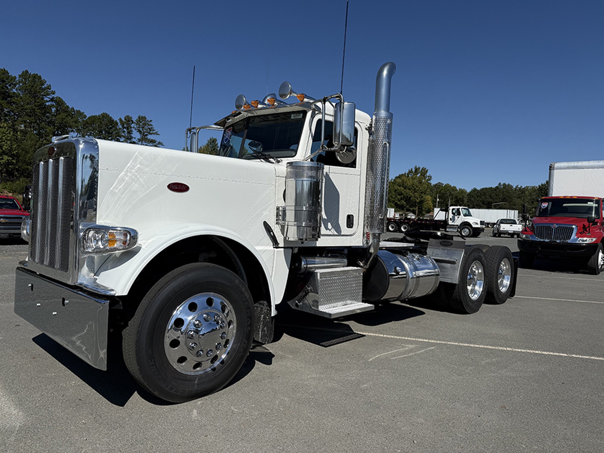 2019 Peterbilt 389 - image 1 of 6