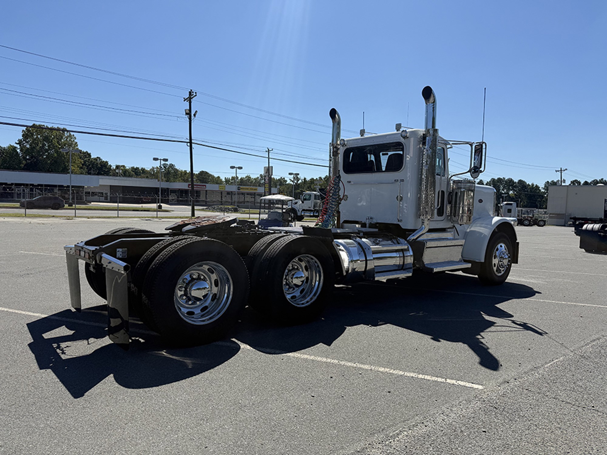 2019 Peterbilt 389 - image 4 of 6