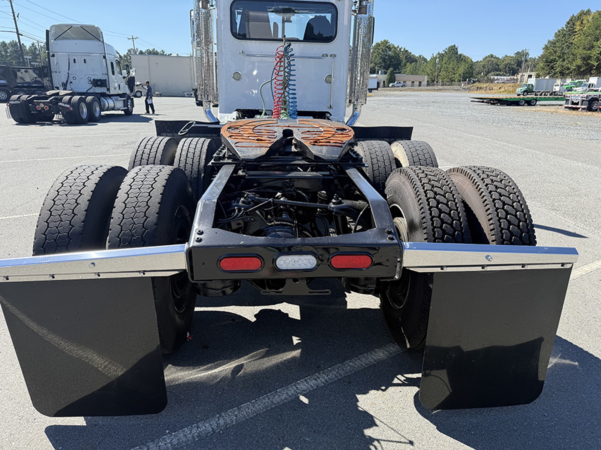 2019 Peterbilt 389 - image 5 of 6